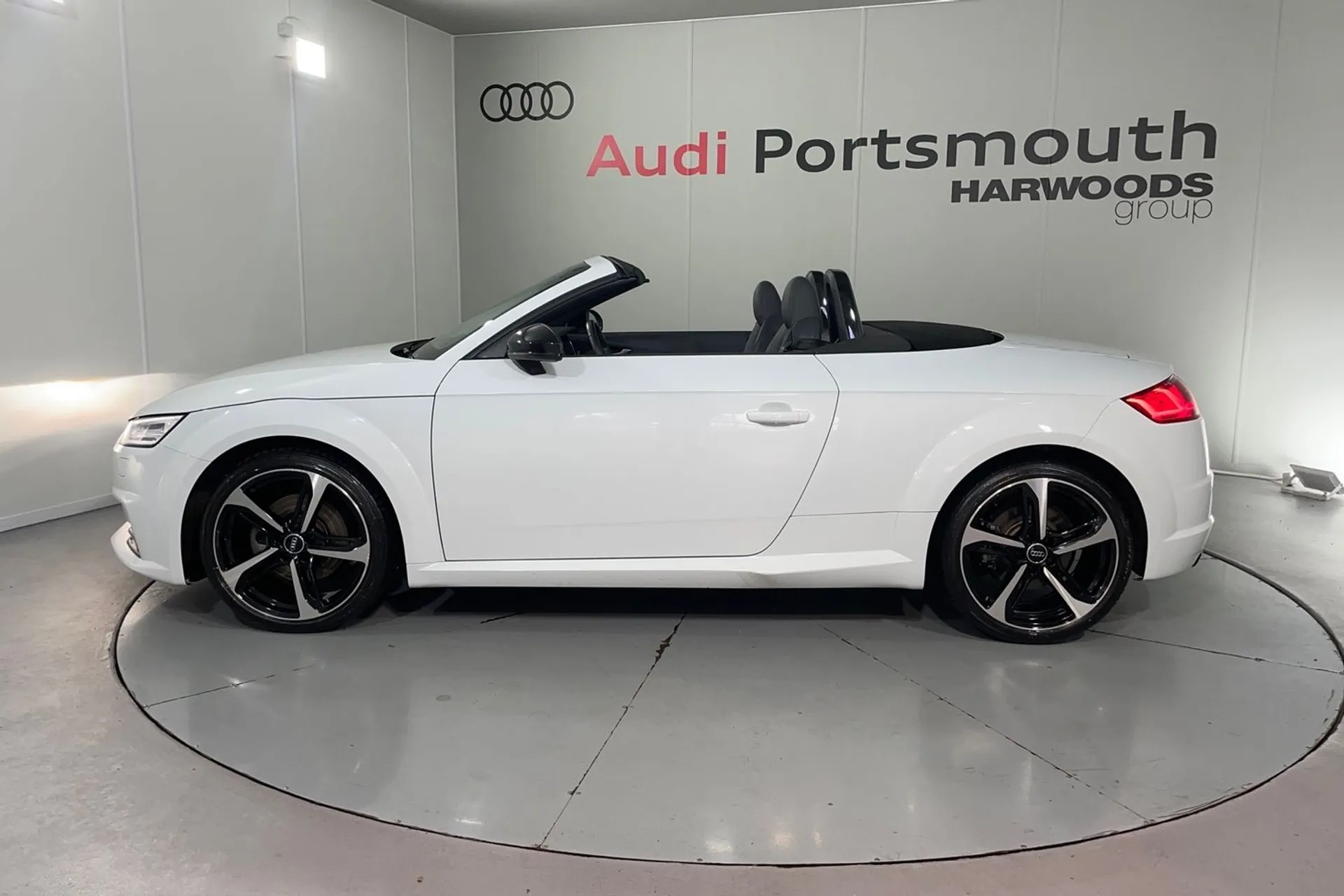 Audi TT thumbnail image number 10