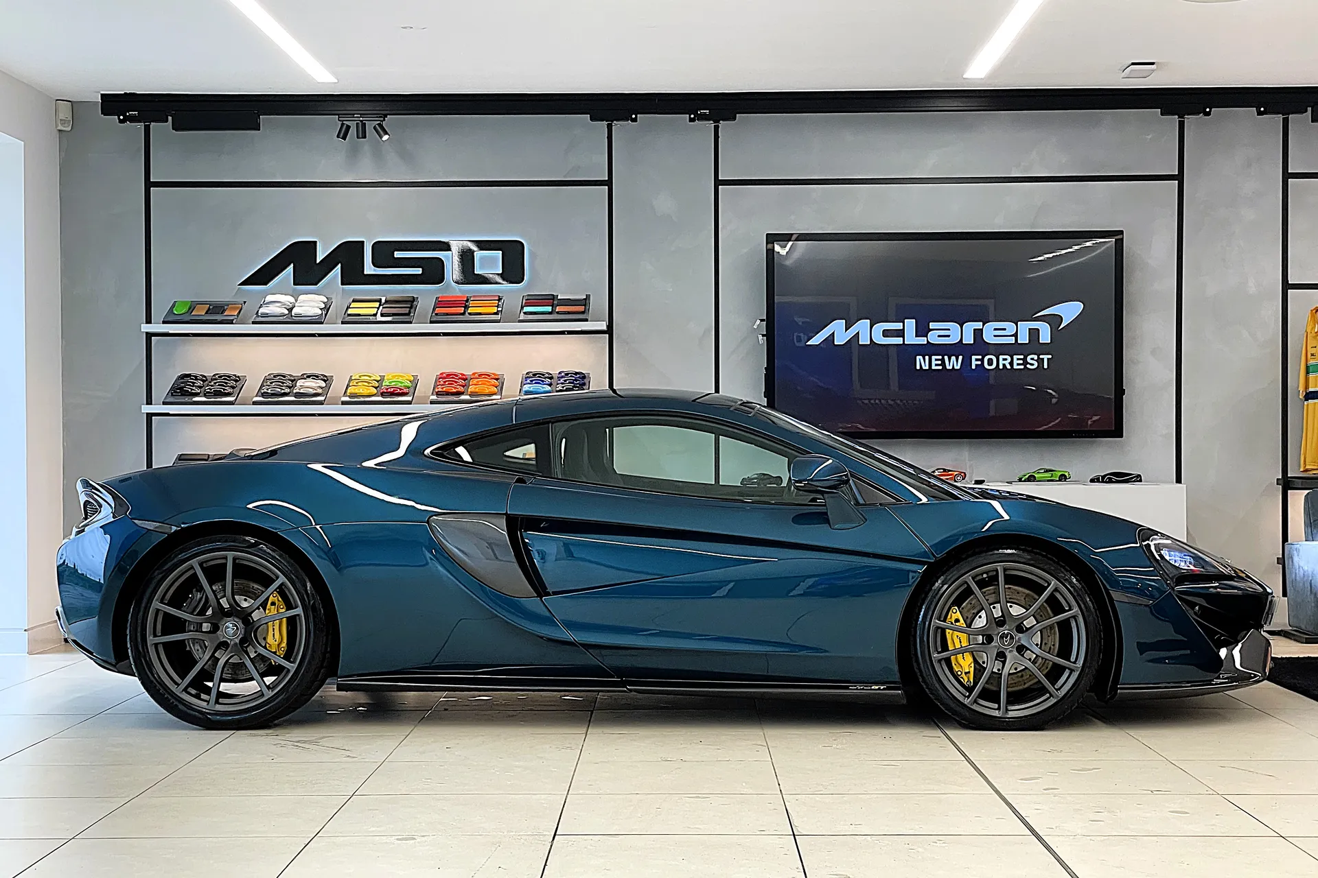 McLaren 570 thumbnail image number 2