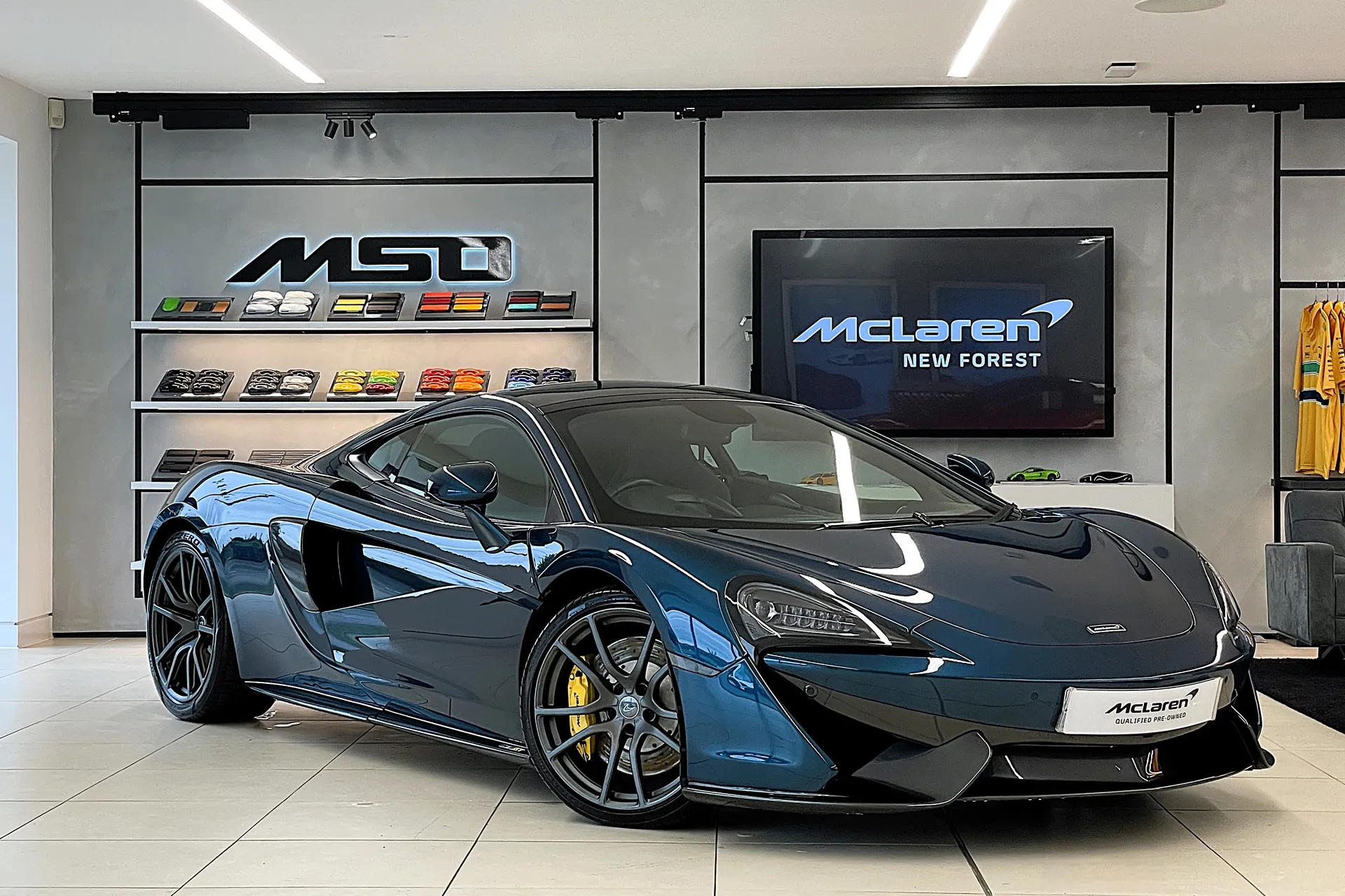 McLaren 570 focused image