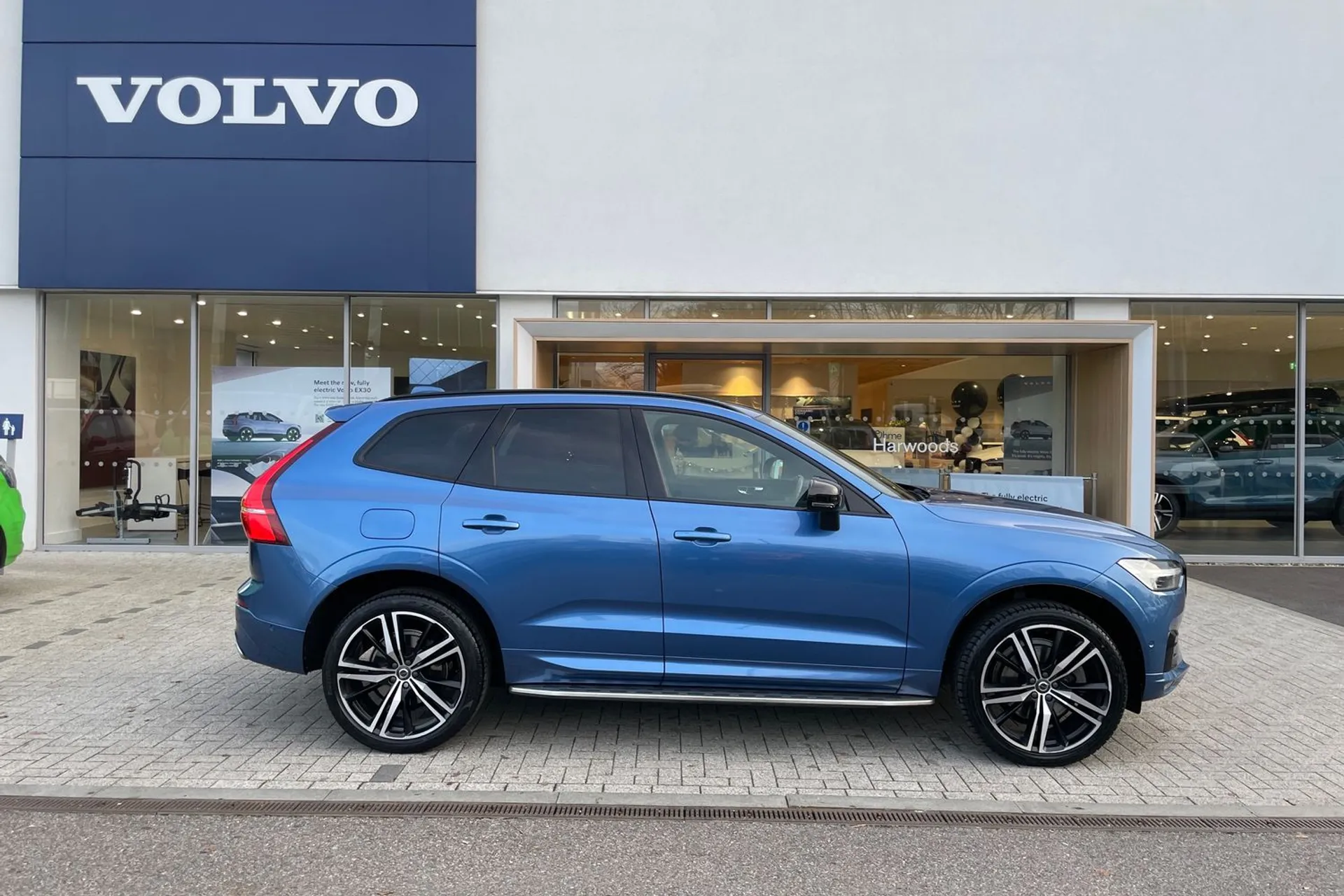 Volvo XC60 thumbnail image number 2