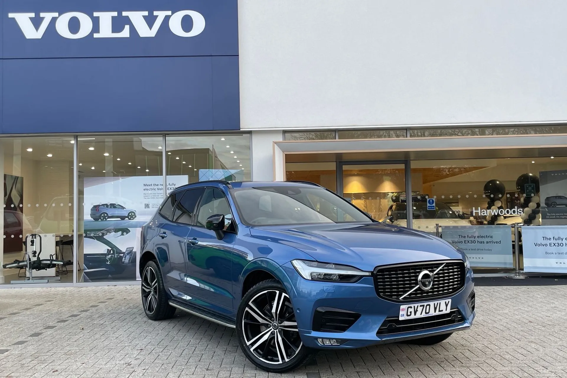 Volvo XC60 focused image