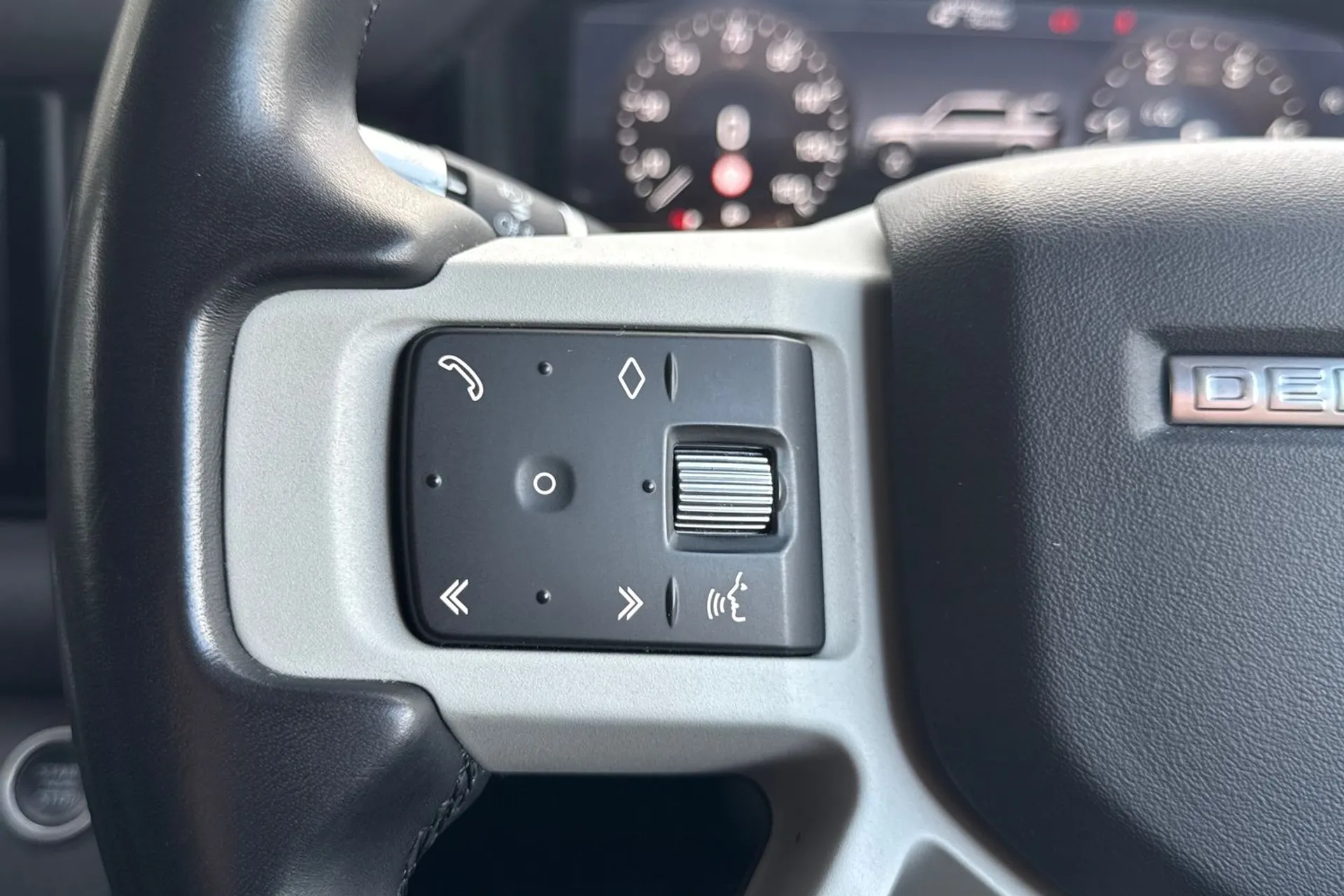 LAND ROVER DEFENDER thumbnail image number 54