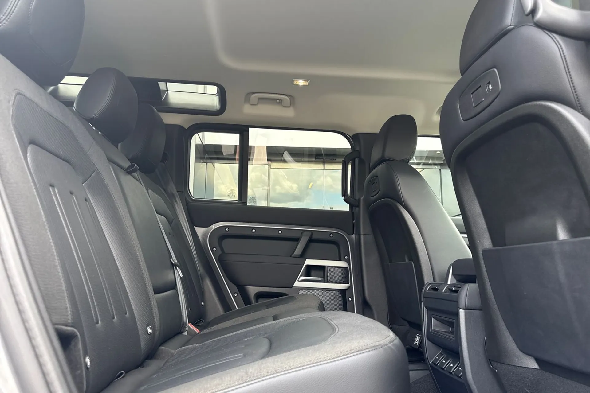 LAND ROVER DEFENDER thumbnail image number 40