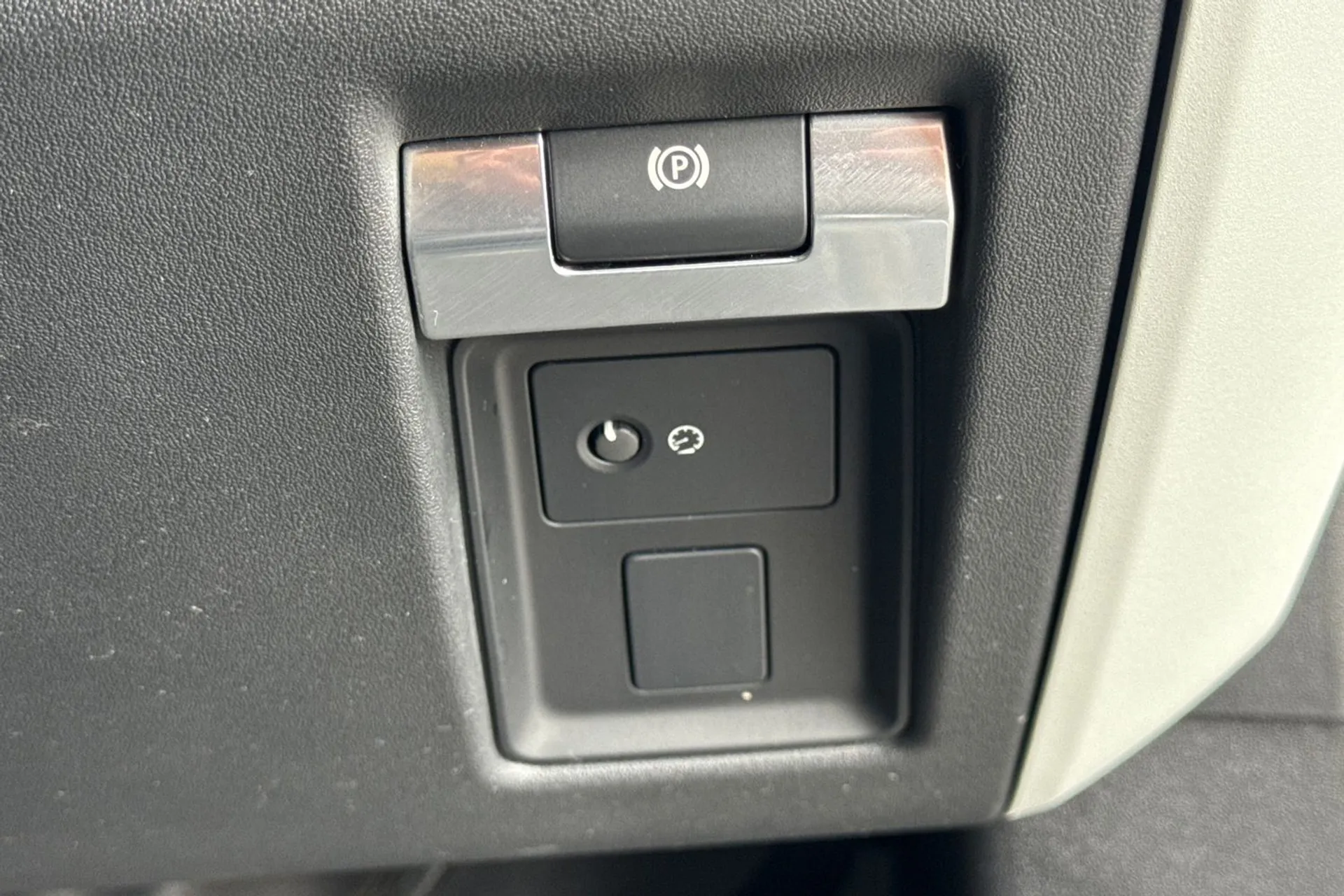 LAND ROVER DEFENDER thumbnail image number 66