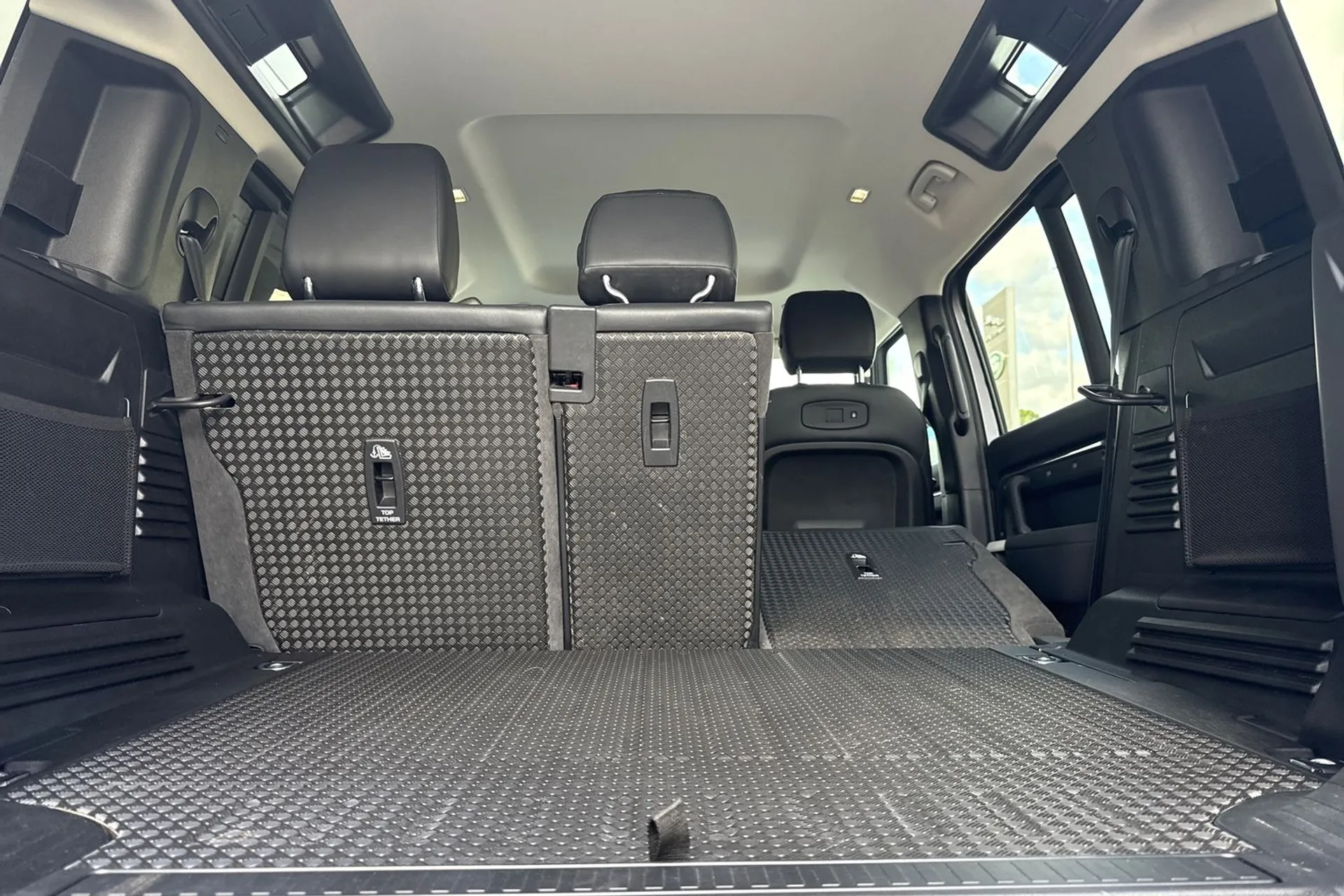 LAND ROVER DEFENDER thumbnail image number 38
