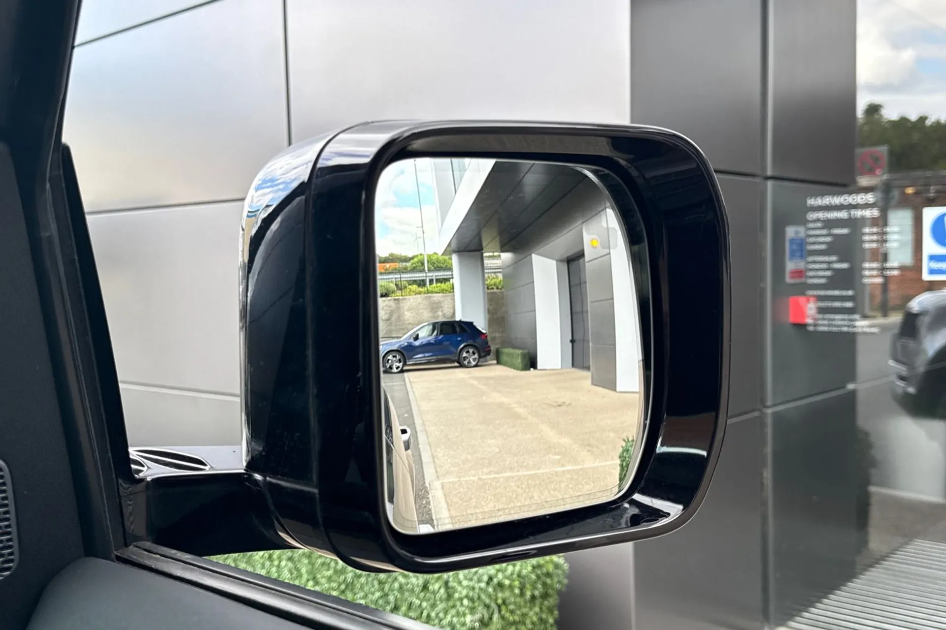 LAND ROVER DEFENDER thumbnail image number 13