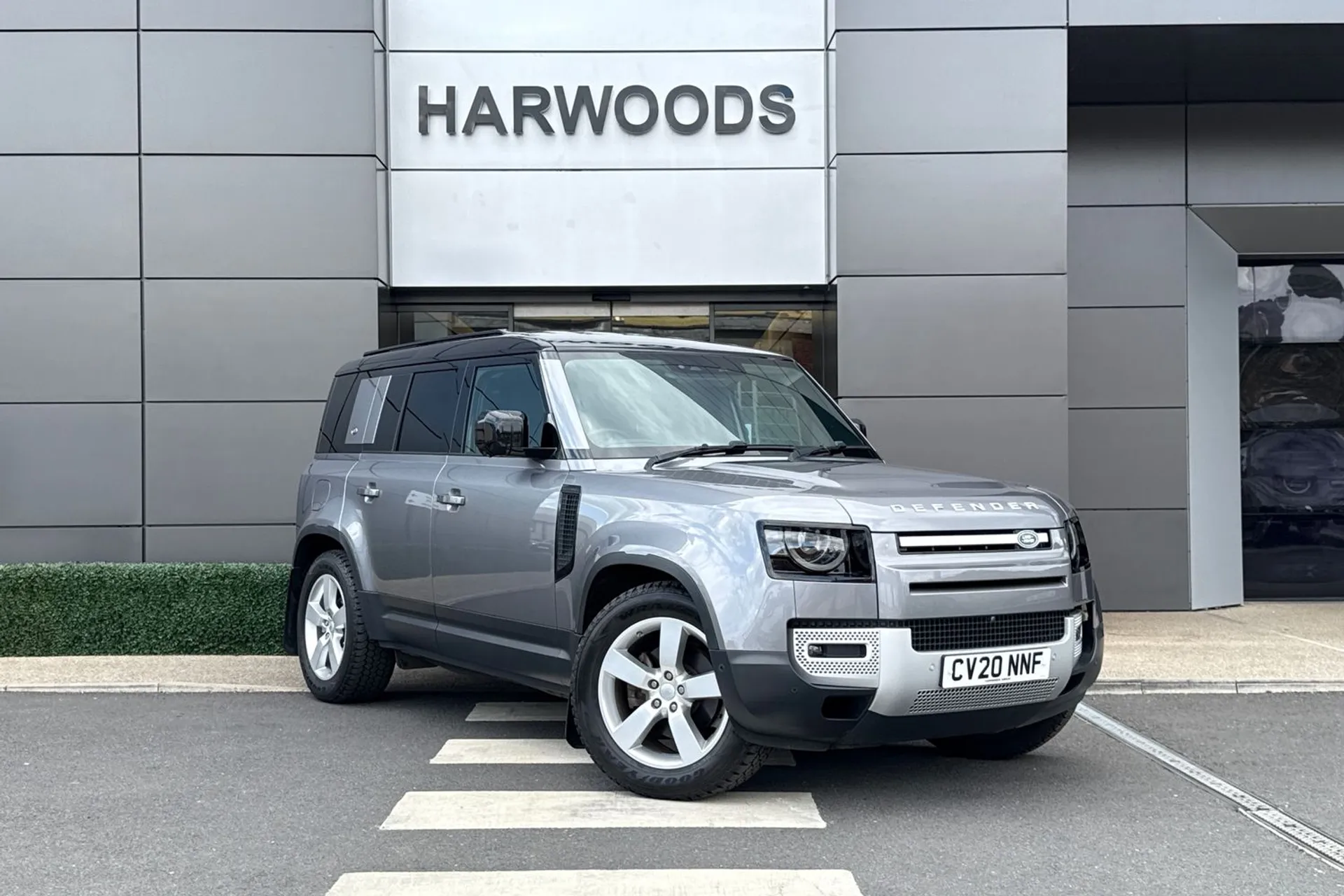 LAND ROVER DEFENDER focused image