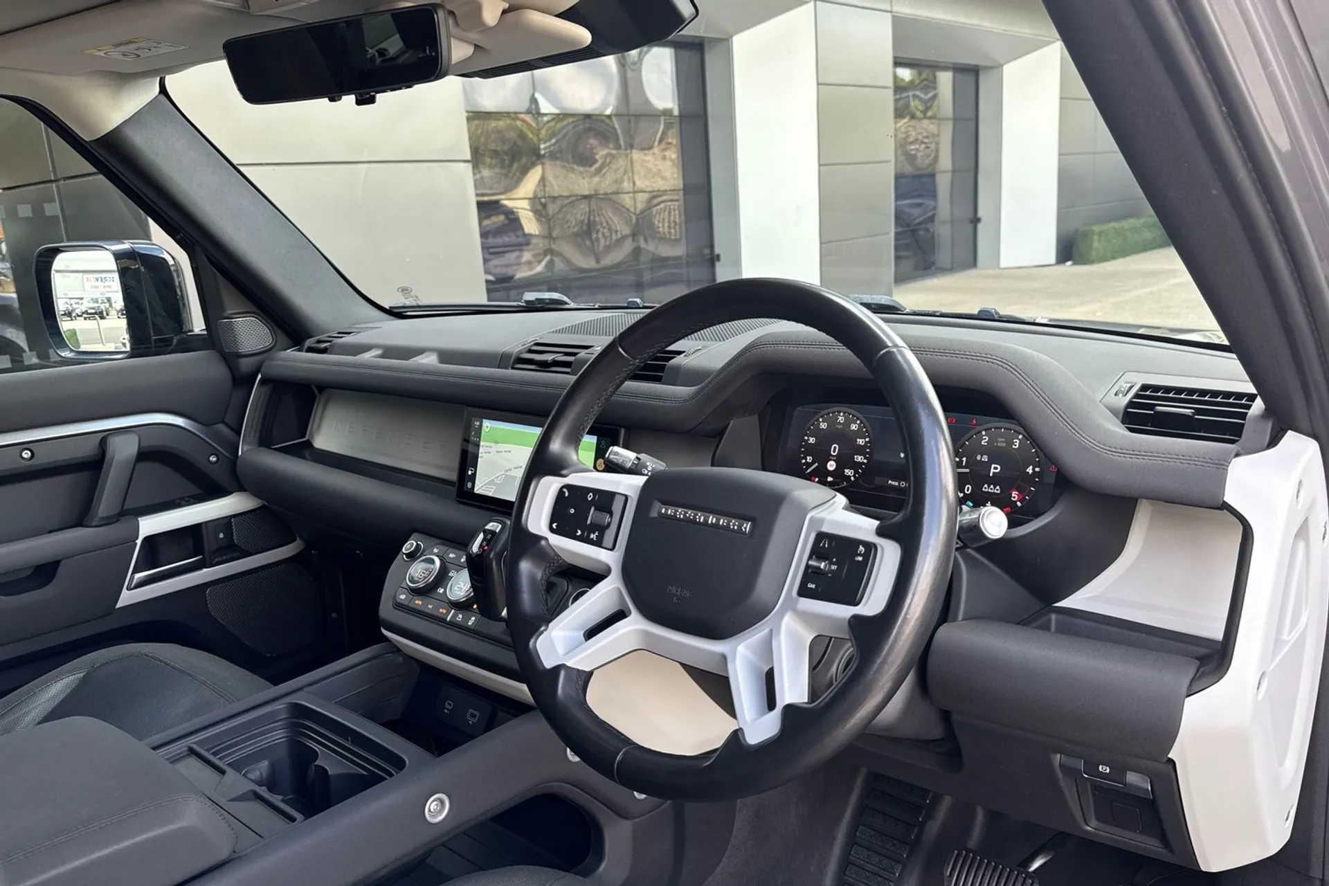 LAND ROVER DEFENDER thumbnail image number 17