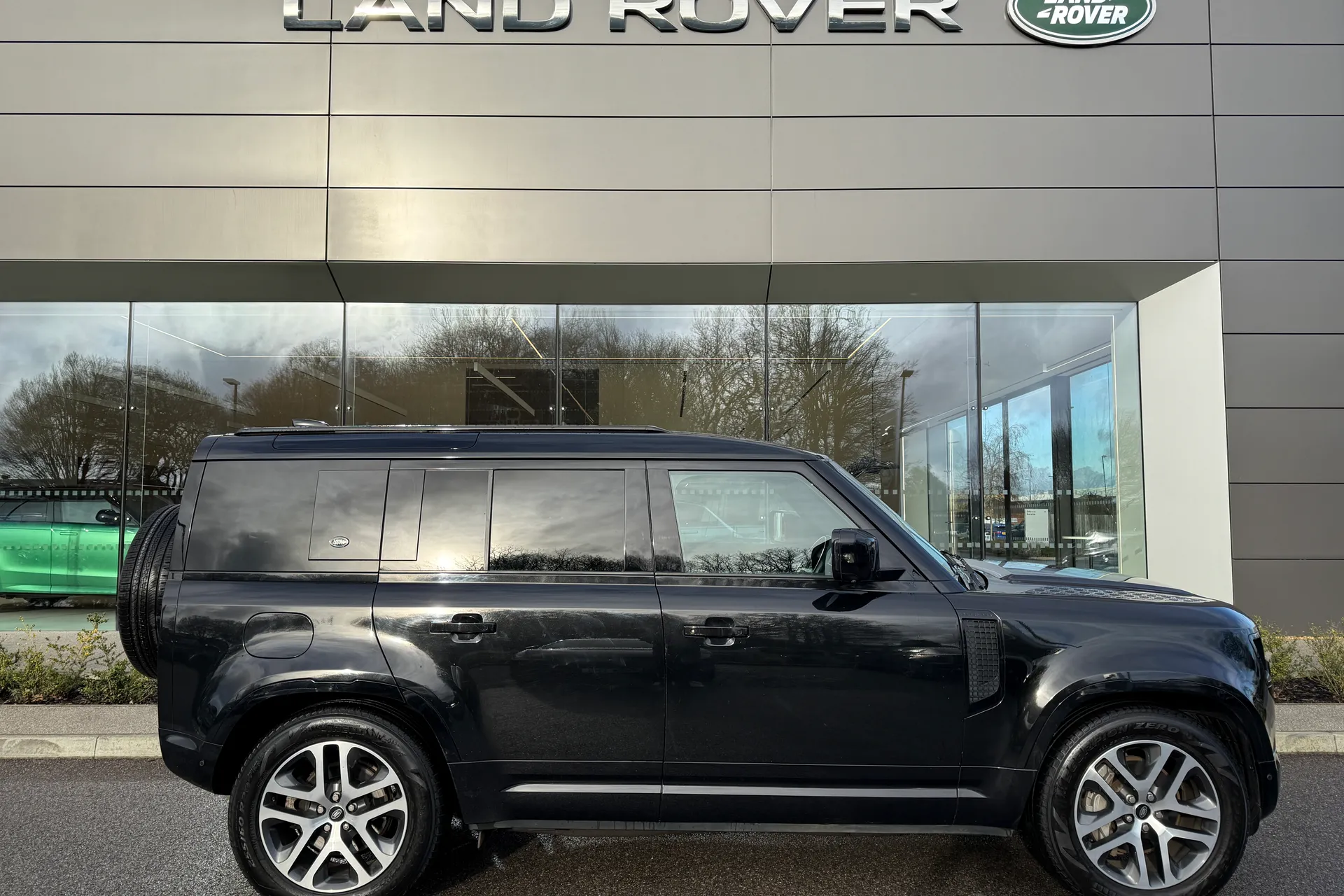 LAND ROVER DEFENDER thumbnail image number 2