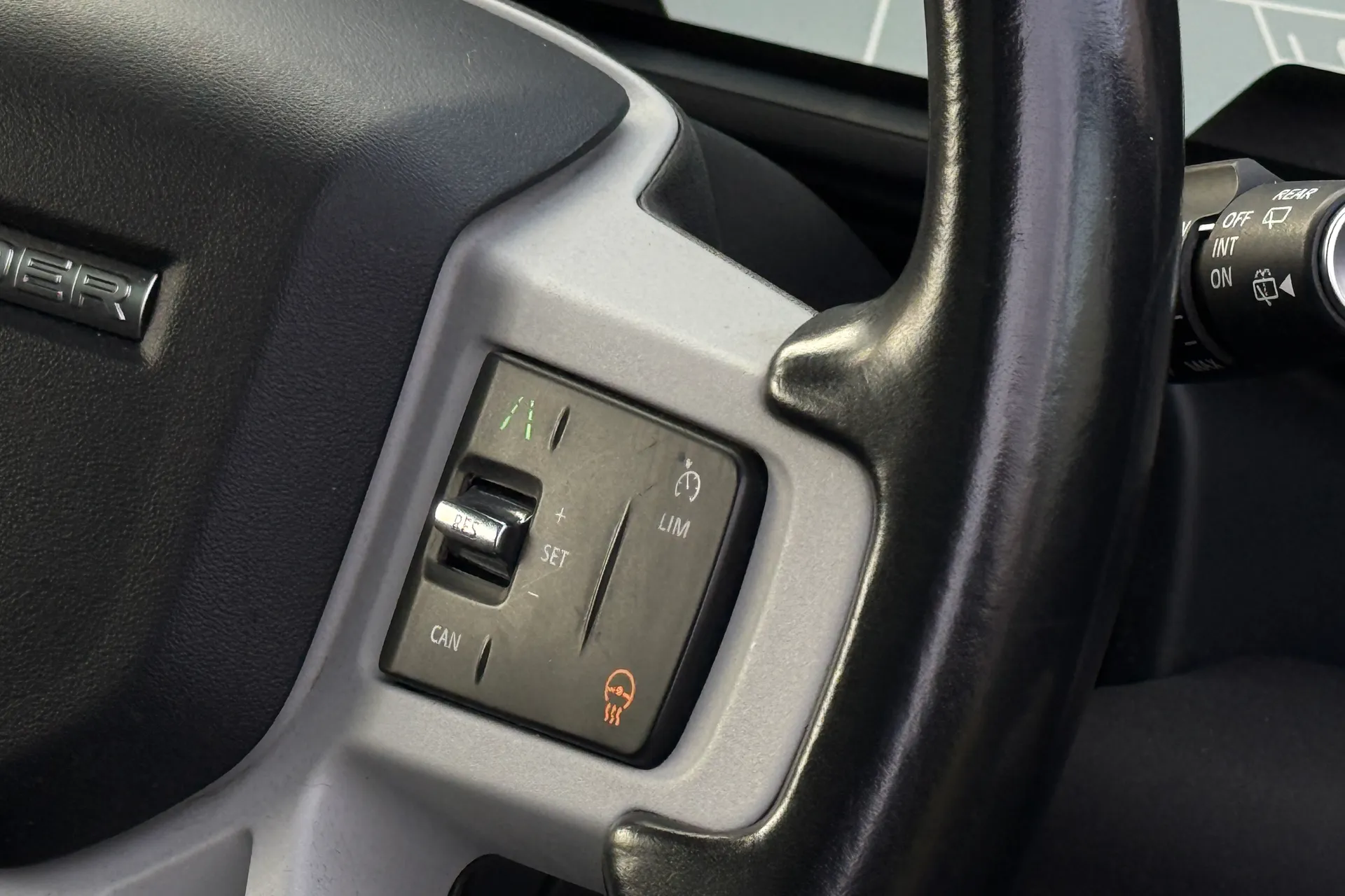 LAND ROVER DEFENDER thumbnail image number 47