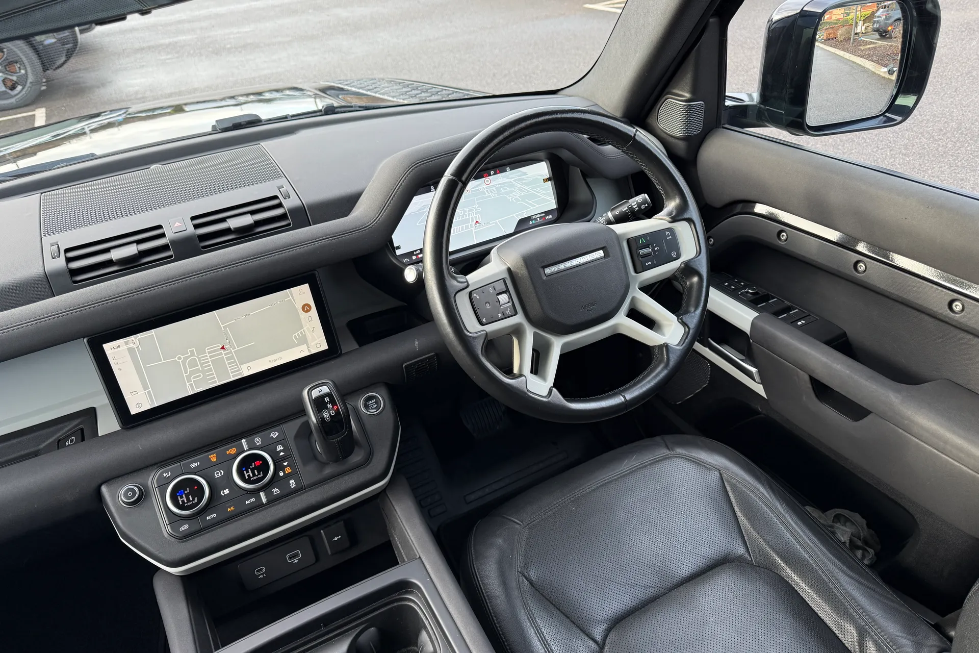 LAND ROVER DEFENDER thumbnail image number 25