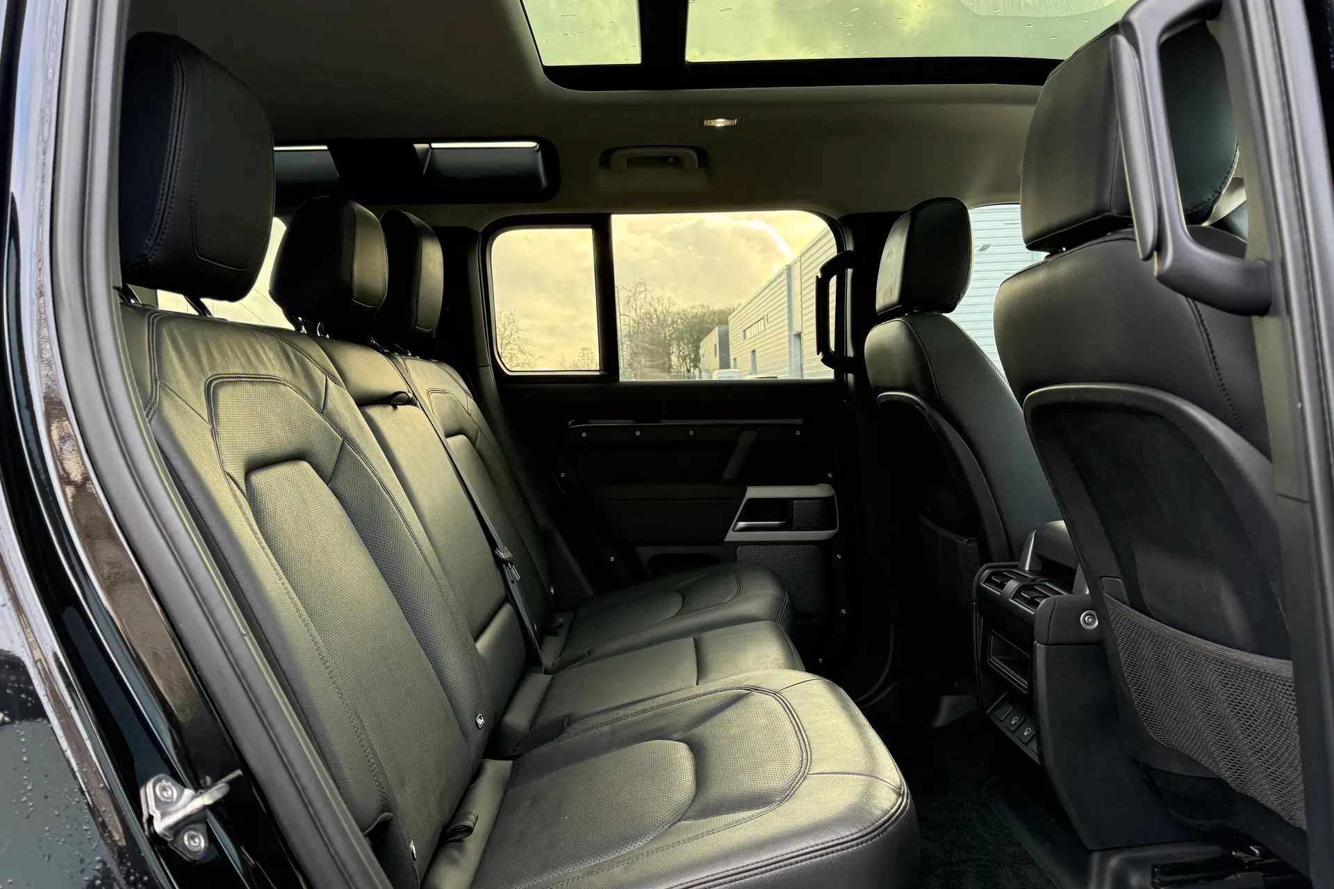 LAND ROVER DEFENDER thumbnail image number 37