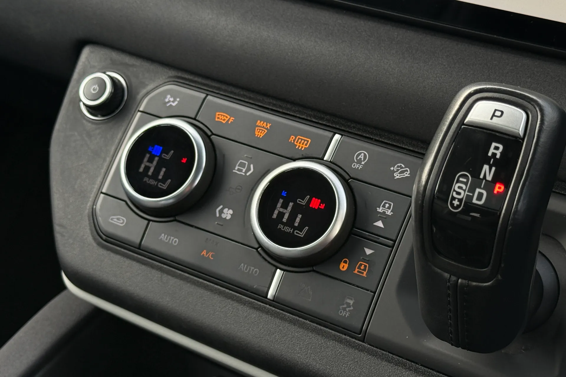 LAND ROVER DEFENDER thumbnail image number 29