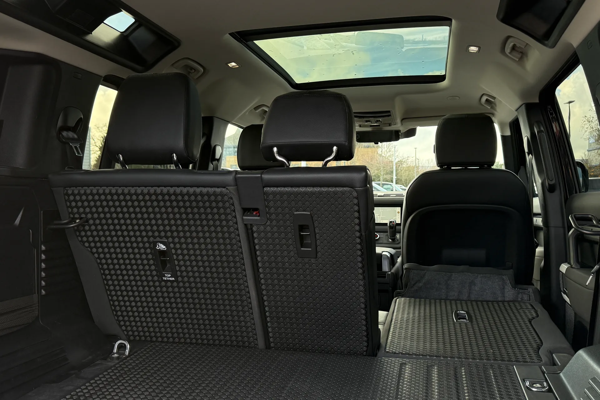 LAND ROVER DEFENDER thumbnail image number 36