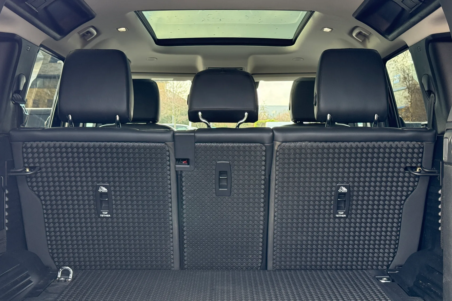 LAND ROVER DEFENDER thumbnail image number 35