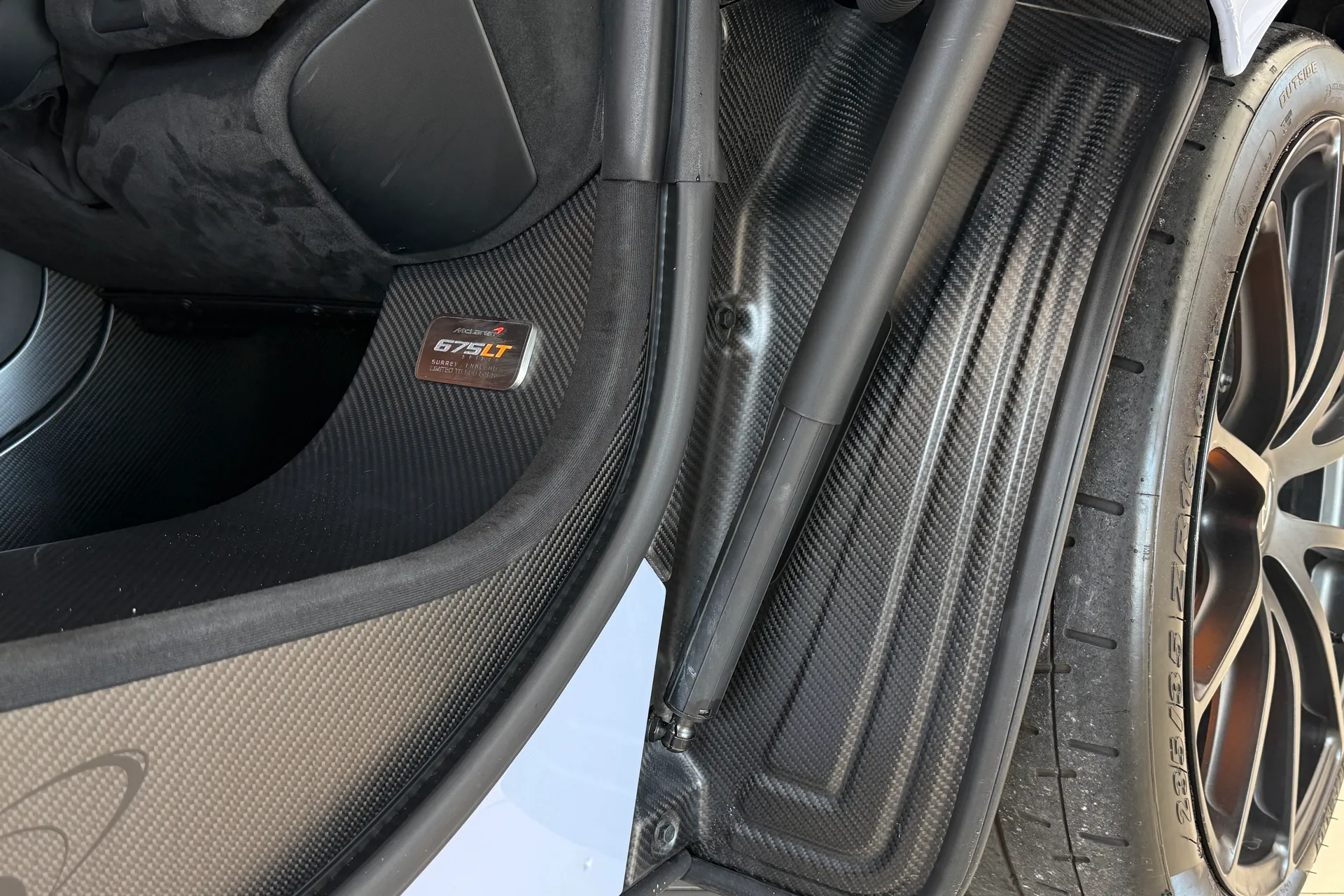 McLaren 675LT thumbnail image number 27