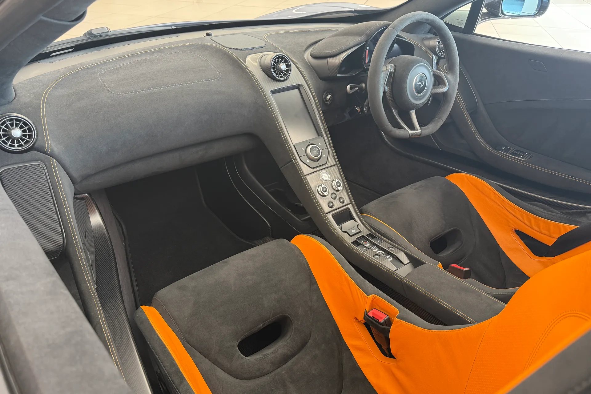 McLaren 675LT thumbnail image number 12