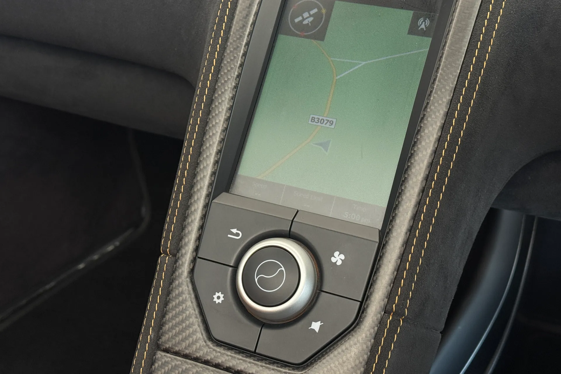 McLaren 675LT thumbnail image number 21