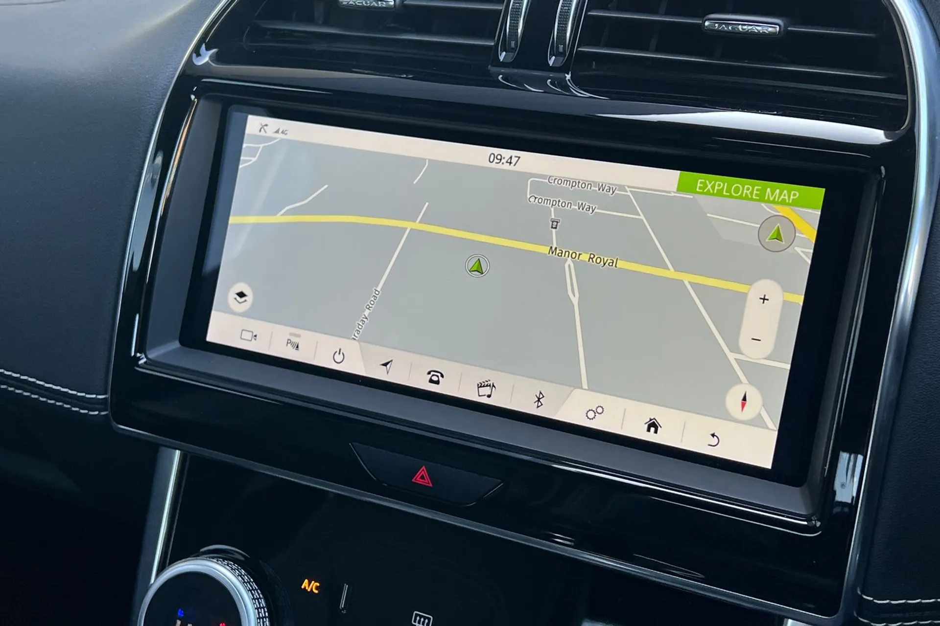 Jaguar XE thumbnail image number 4