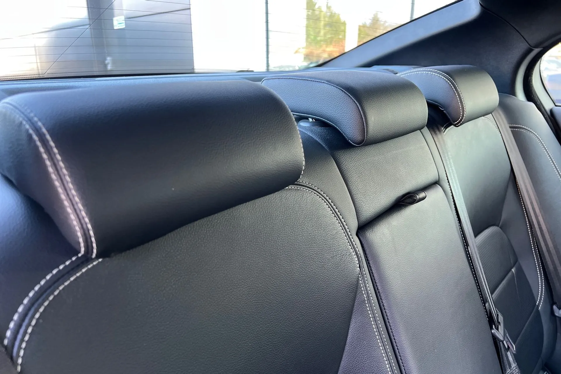 Jaguar XE thumbnail image number 30
