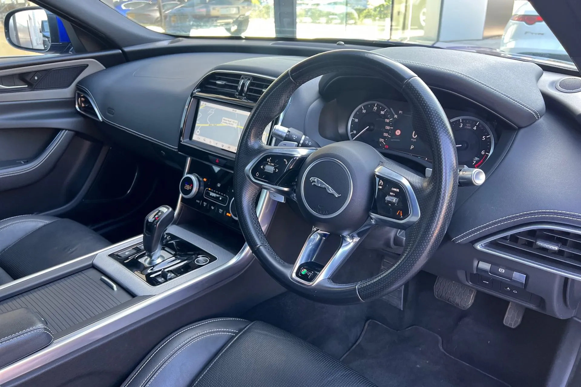 Jaguar XE thumbnail image number 37