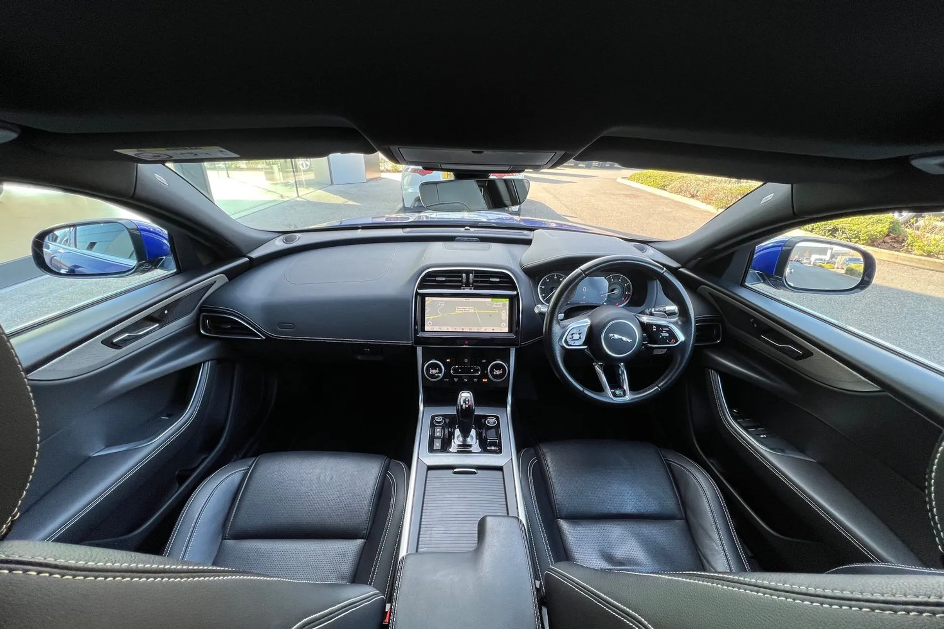 Jaguar XE thumbnail image number 3