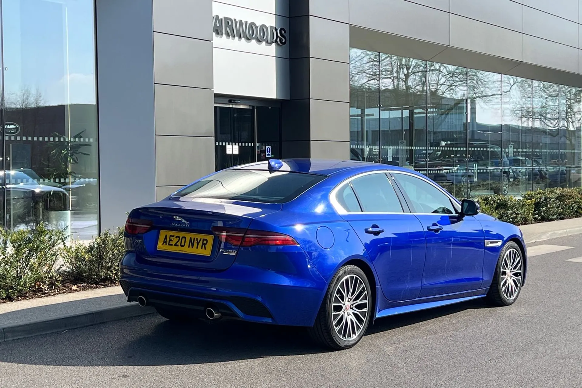 Jaguar XE thumbnail image number 11