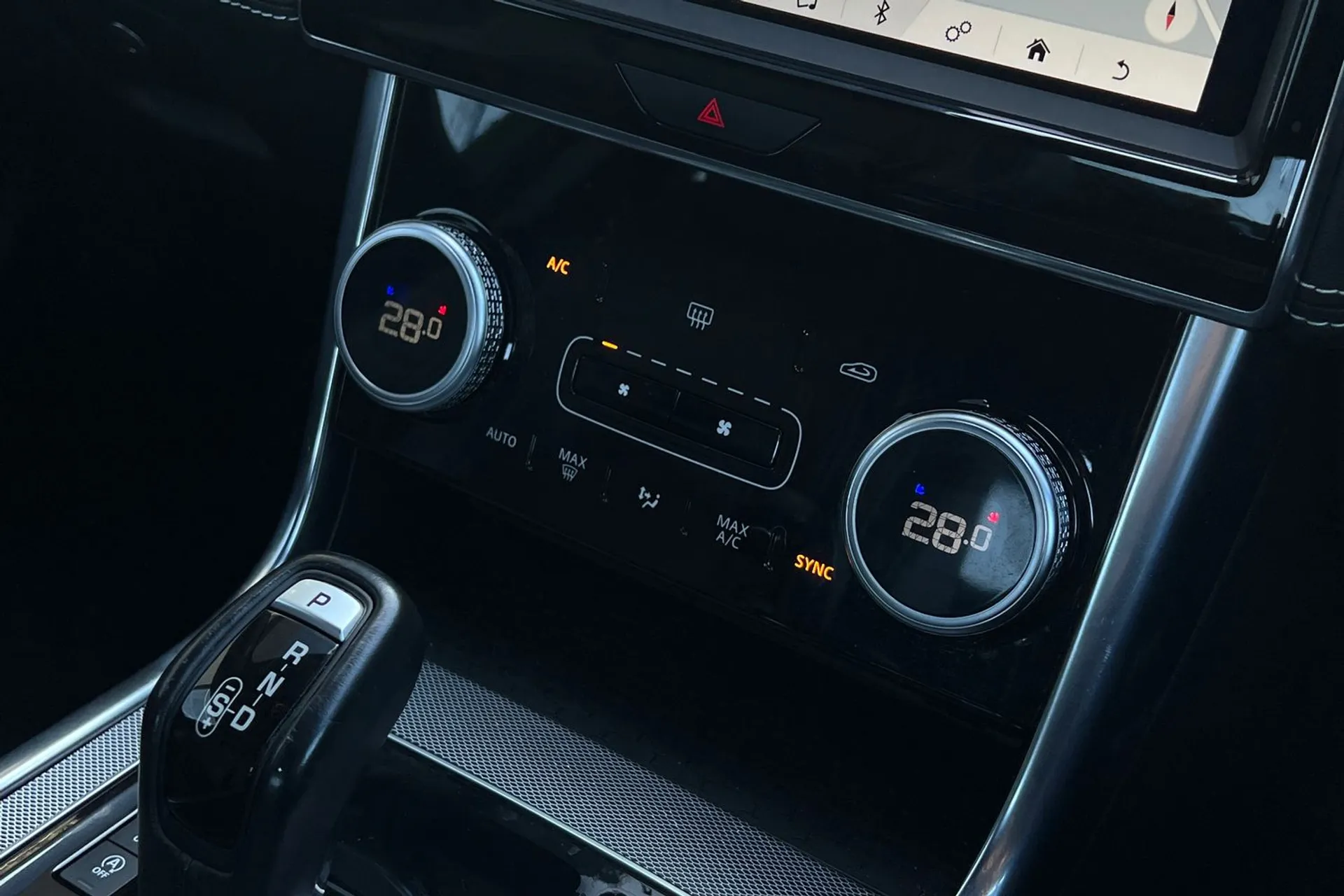 Jaguar XE thumbnail image number 45