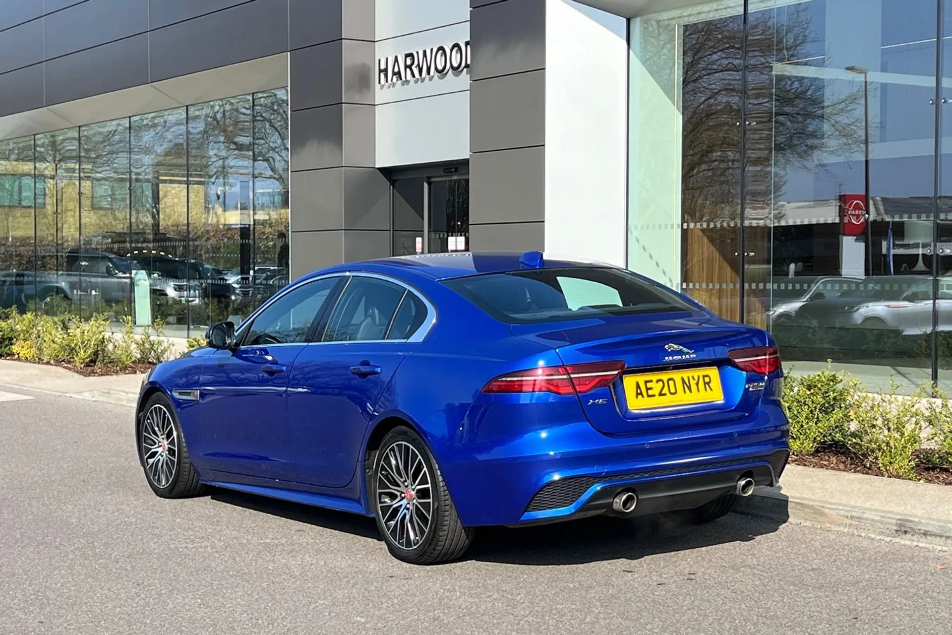 Jaguar XE thumbnail image number 9