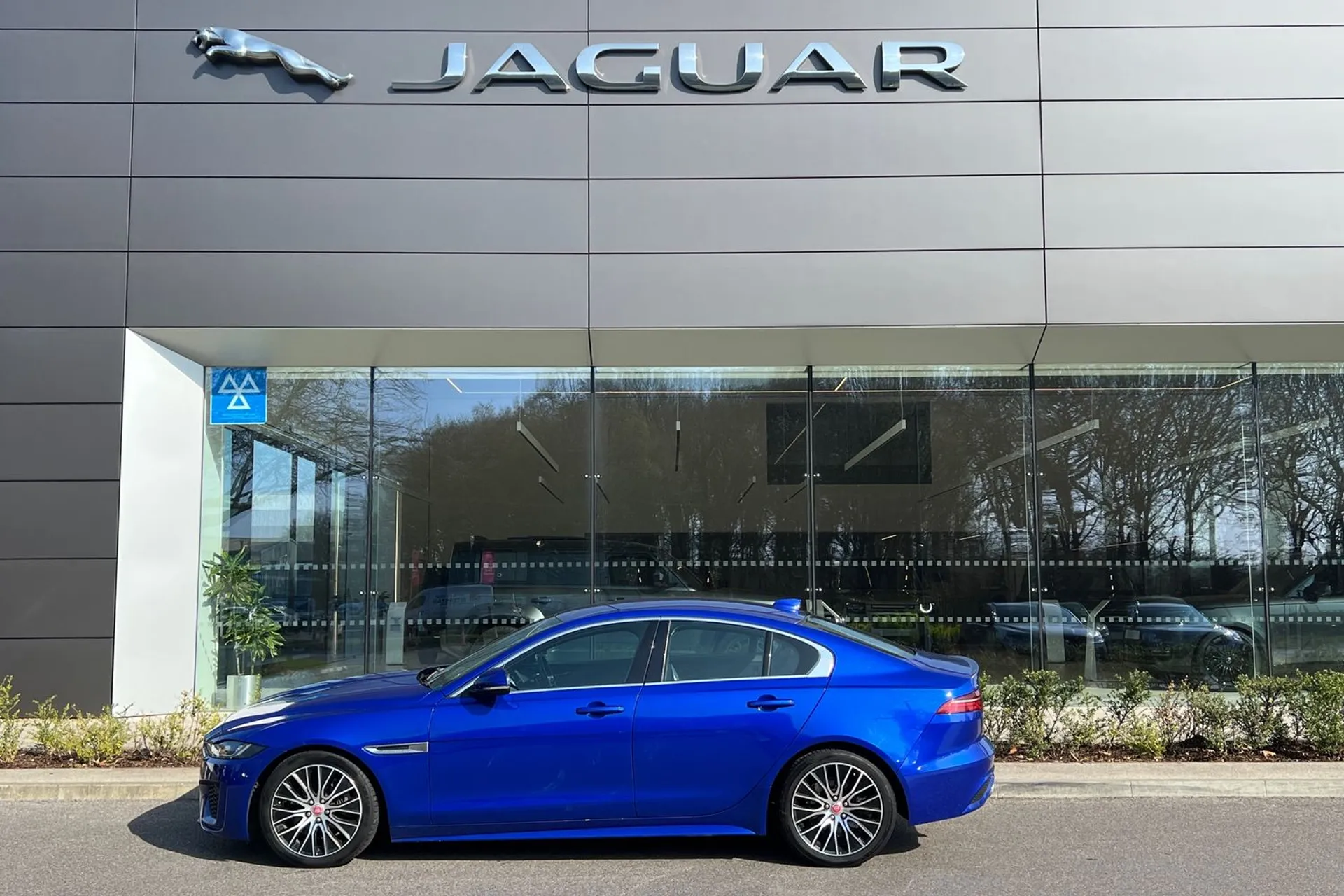 Jaguar XE thumbnail image number 7