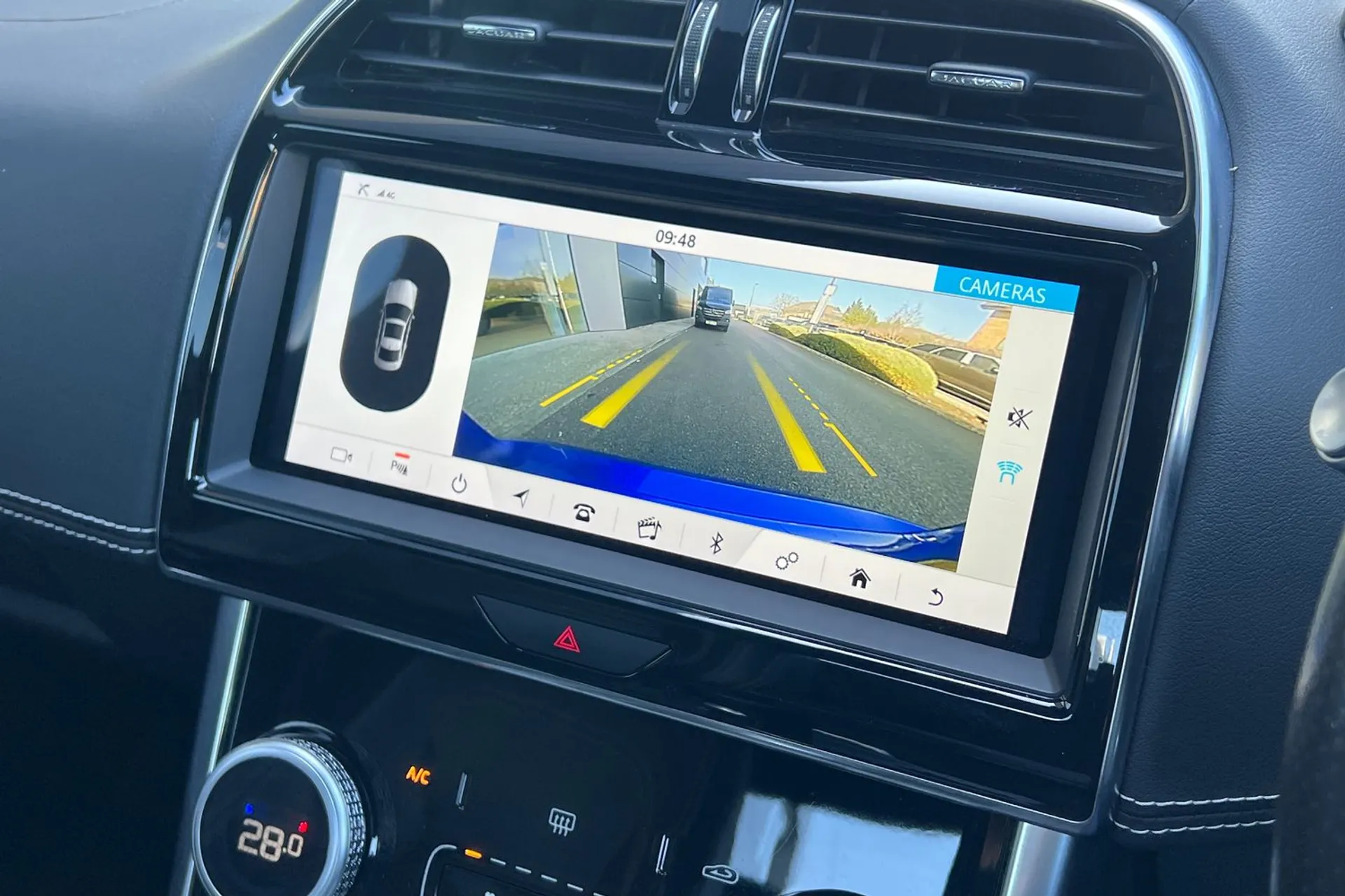 Jaguar XE thumbnail image number 5