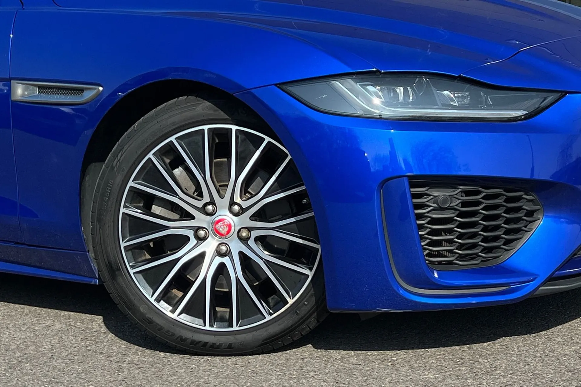 Jaguar XE thumbnail image number 8