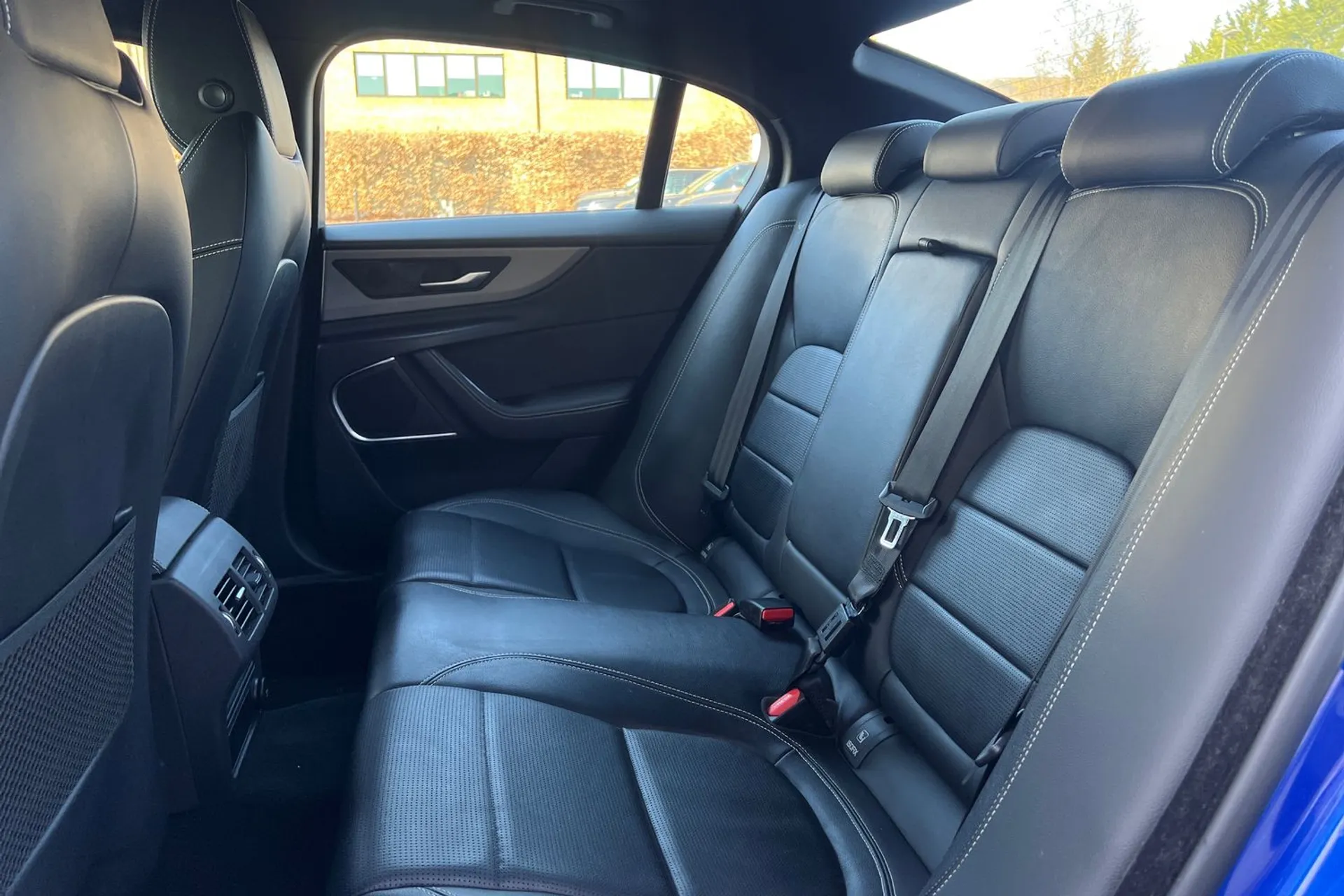 Jaguar XE thumbnail image number 41