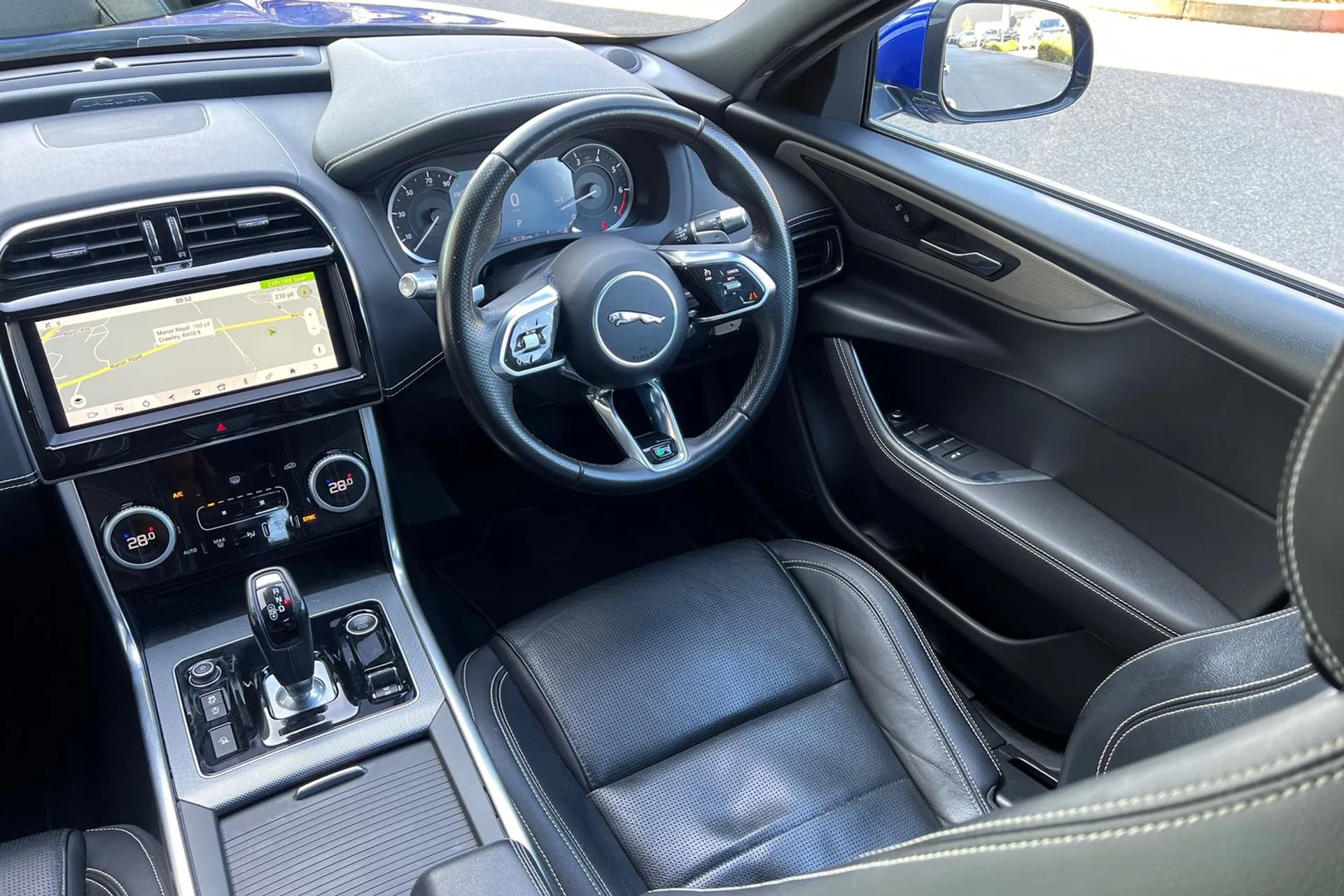 Jaguar XE thumbnail image number 26