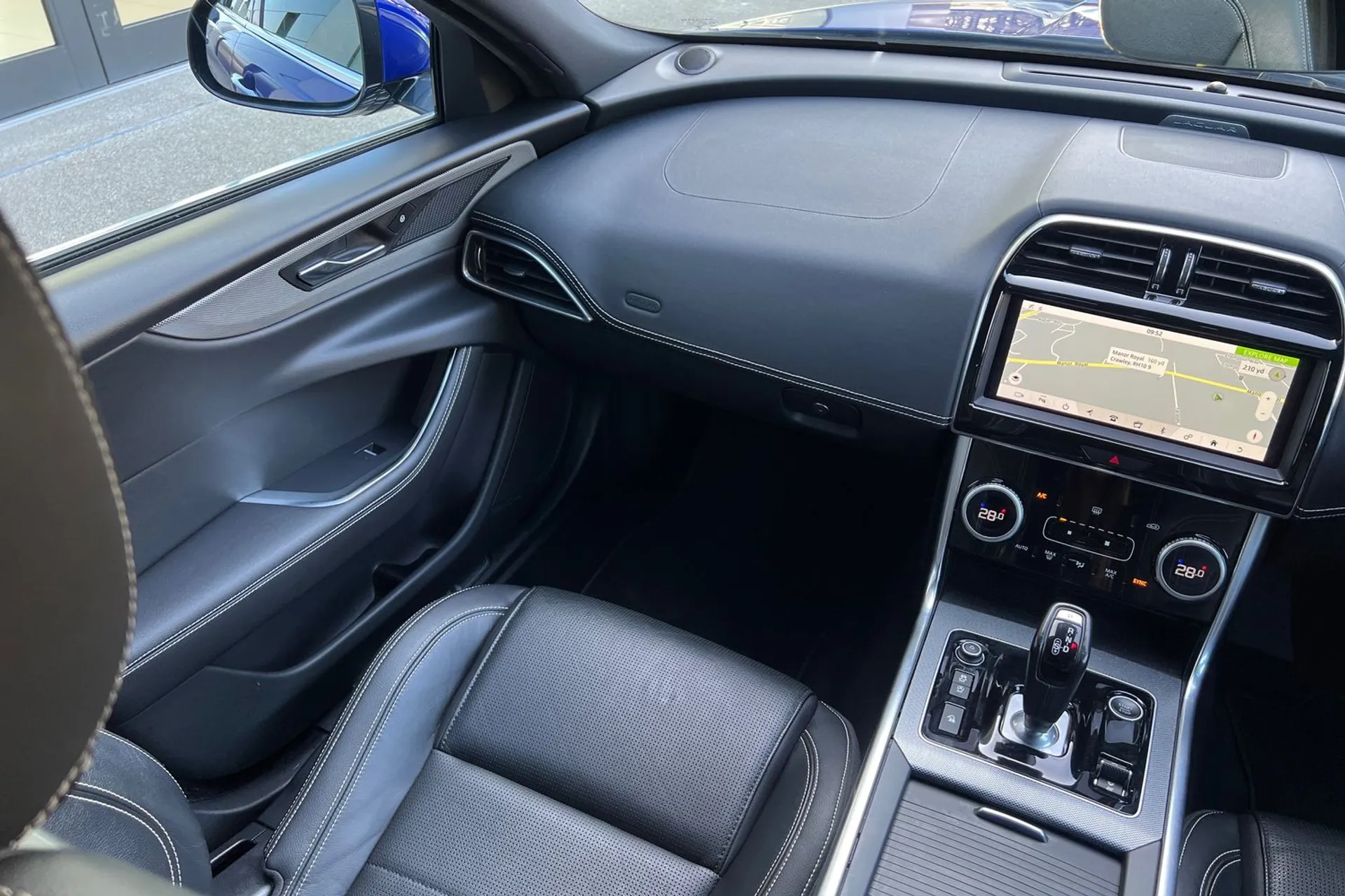 Jaguar XE thumbnail image number 21