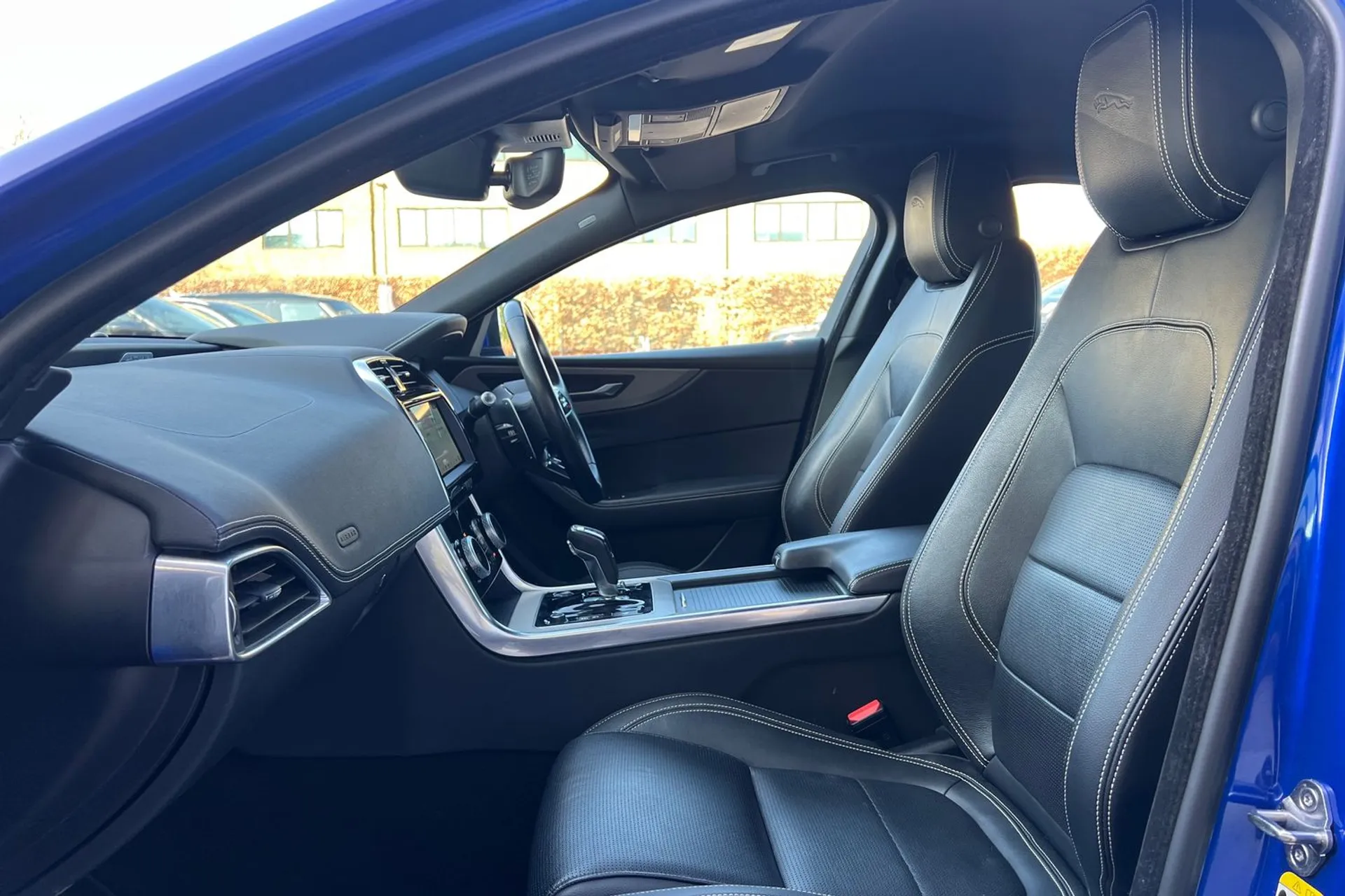 Jaguar XE thumbnail image number 40