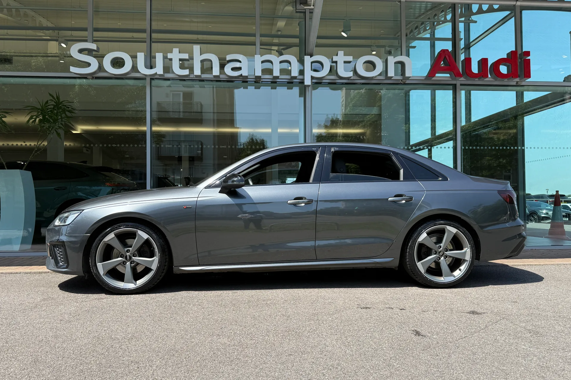 Audi A4 thumbnail image number 57