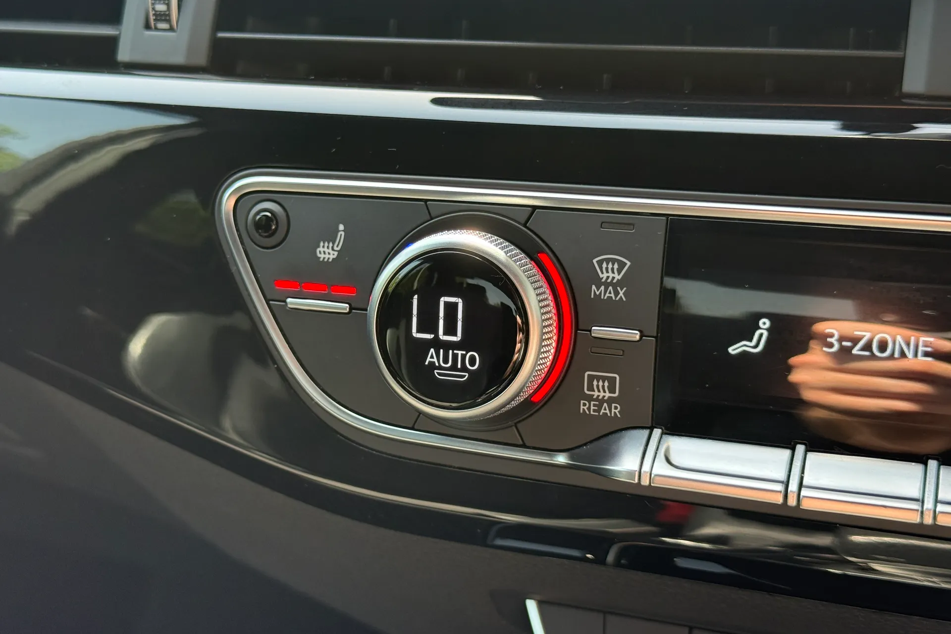 Audi A4 thumbnail image number 6