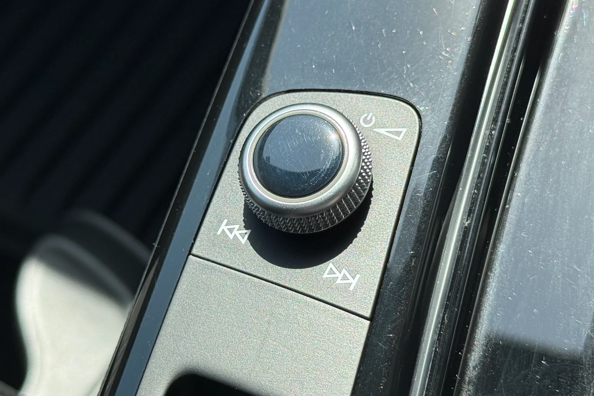 Audi A4 thumbnail image number 28