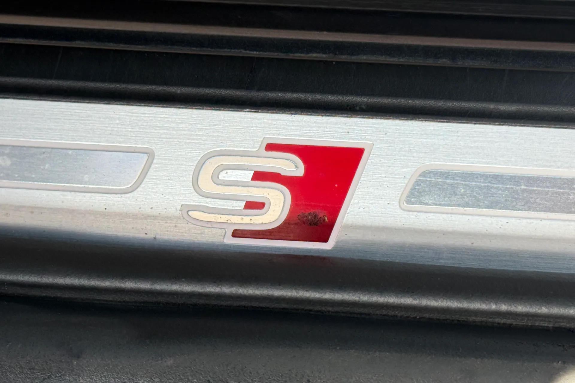 Audi A4 thumbnail image number 42