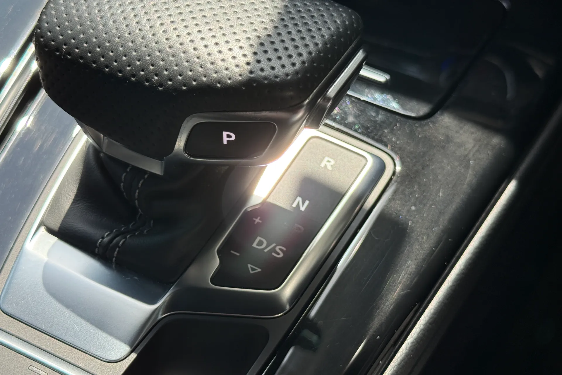 Audi A4 thumbnail image number 26