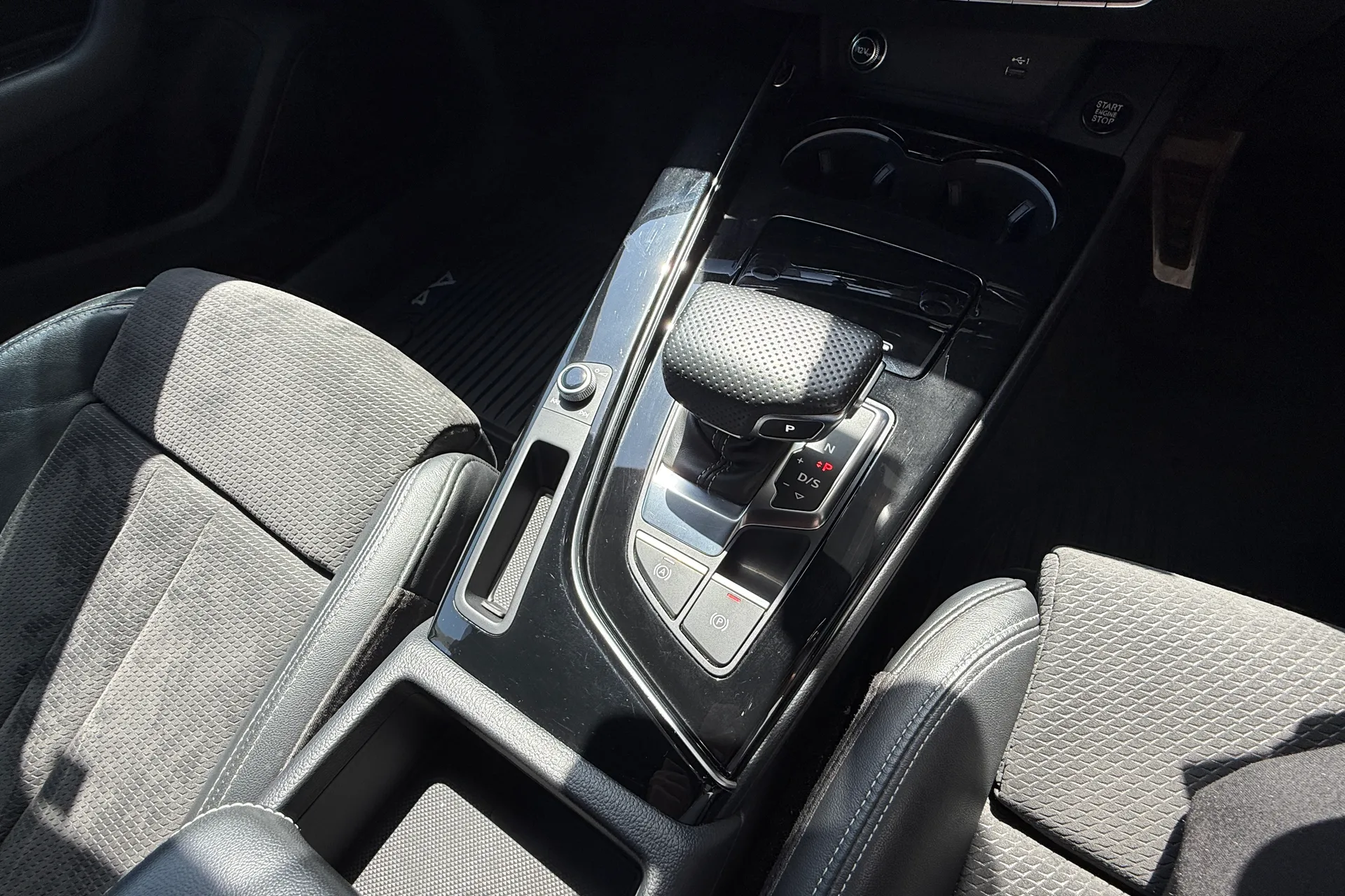 Audi A4 thumbnail image number 29
