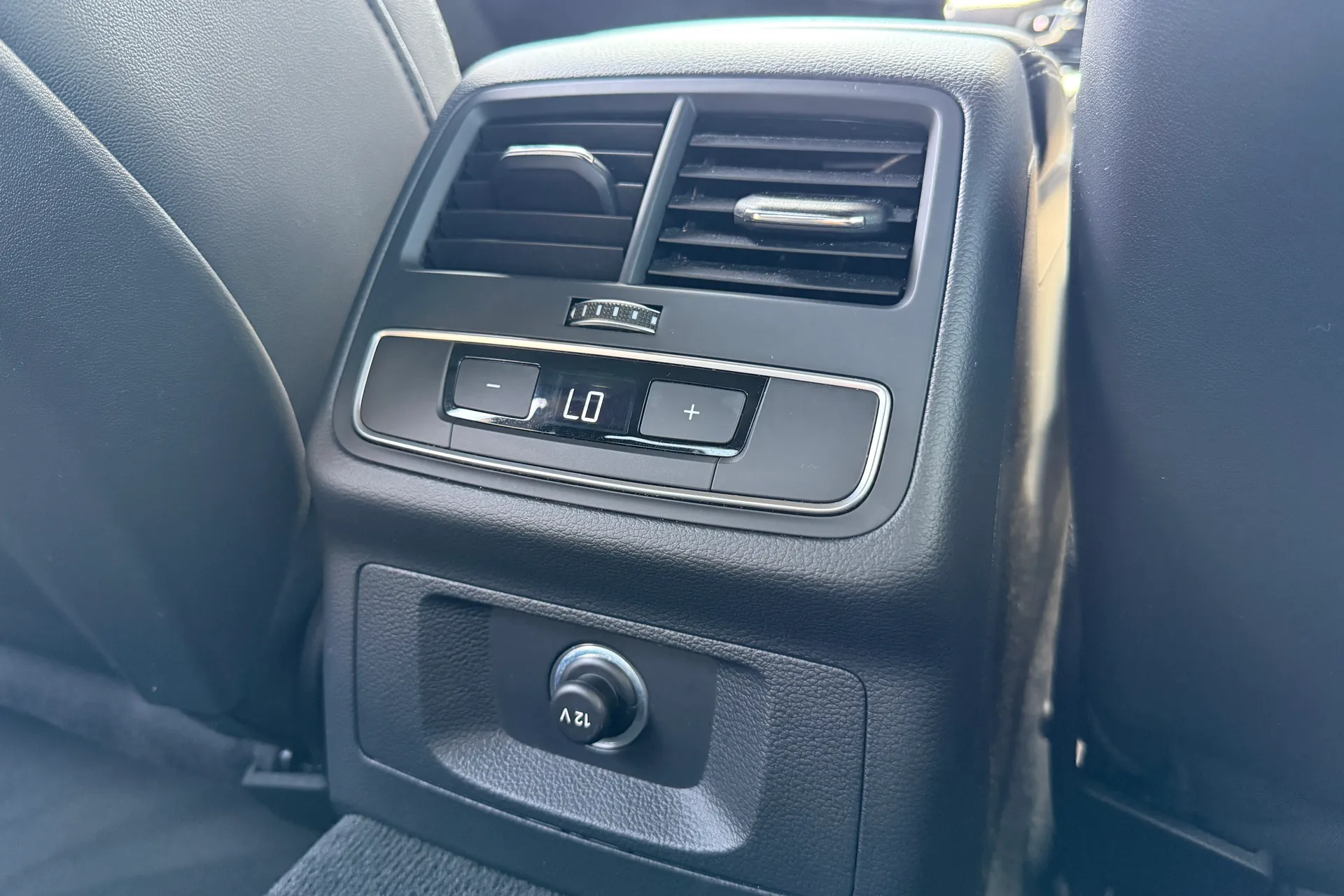 Audi A4 thumbnail image number 45