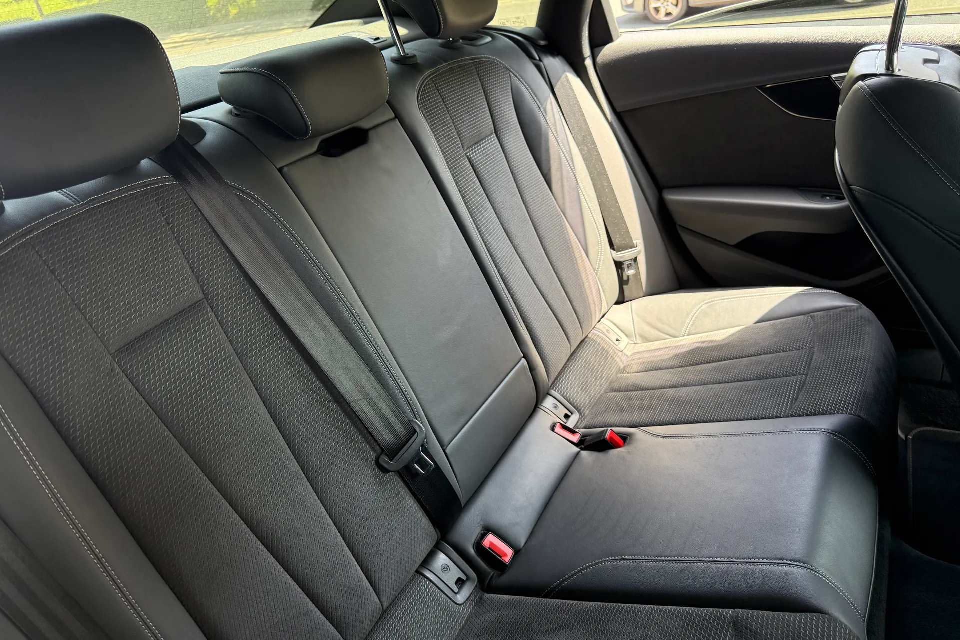 Audi A4 thumbnail image number 43