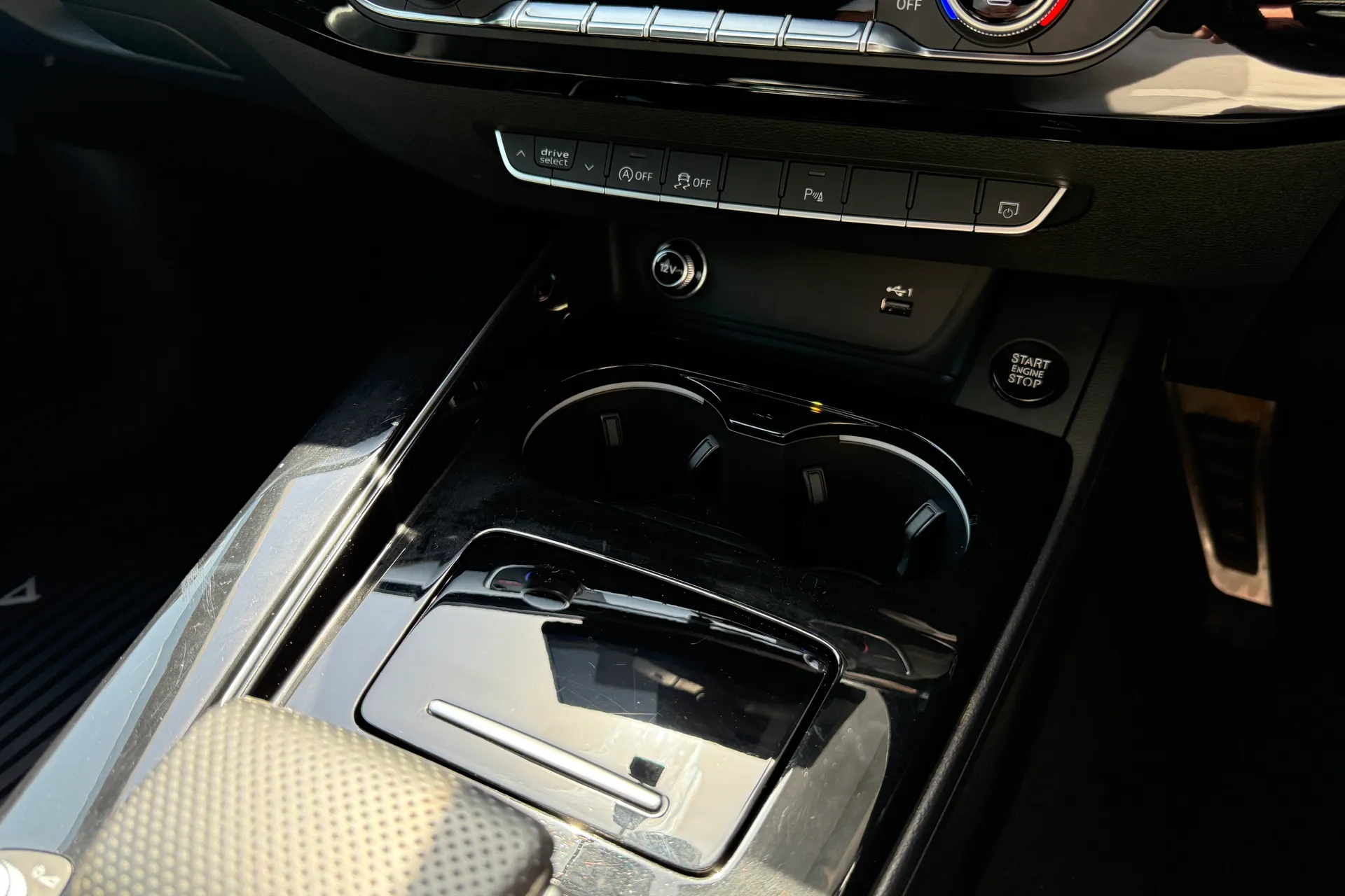 Audi A4 thumbnail image number 23