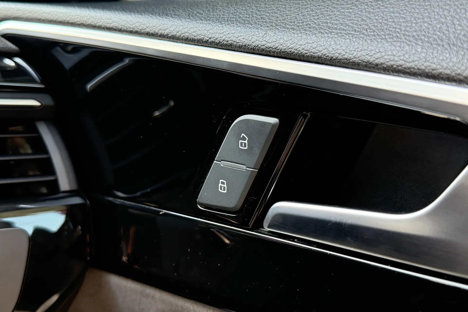 Audi A4 thumbnail image number 37