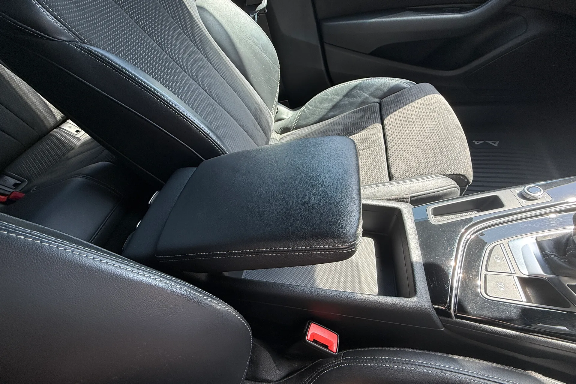 Audi A4 thumbnail image number 31