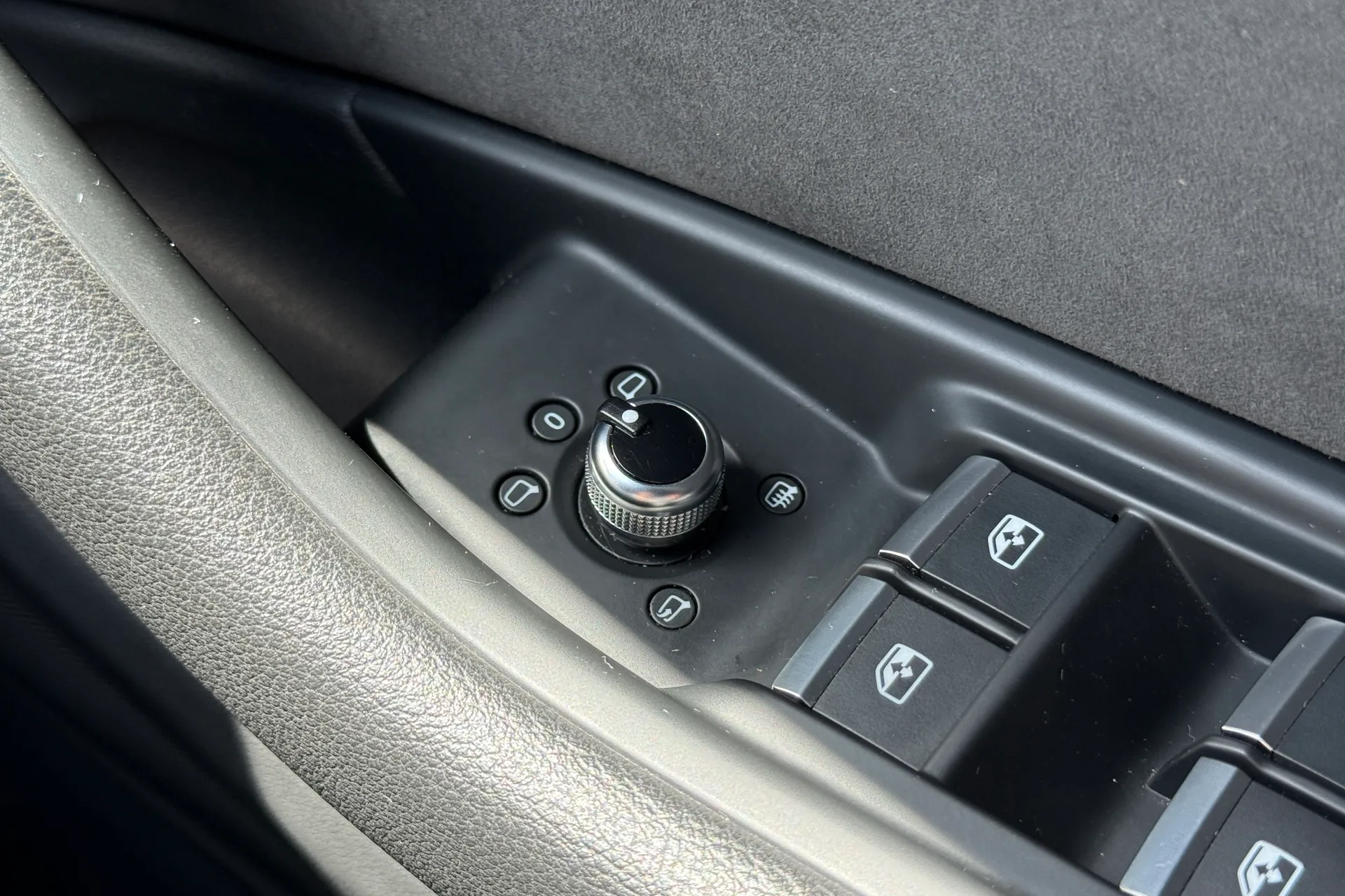 Audi A4 thumbnail image number 39
