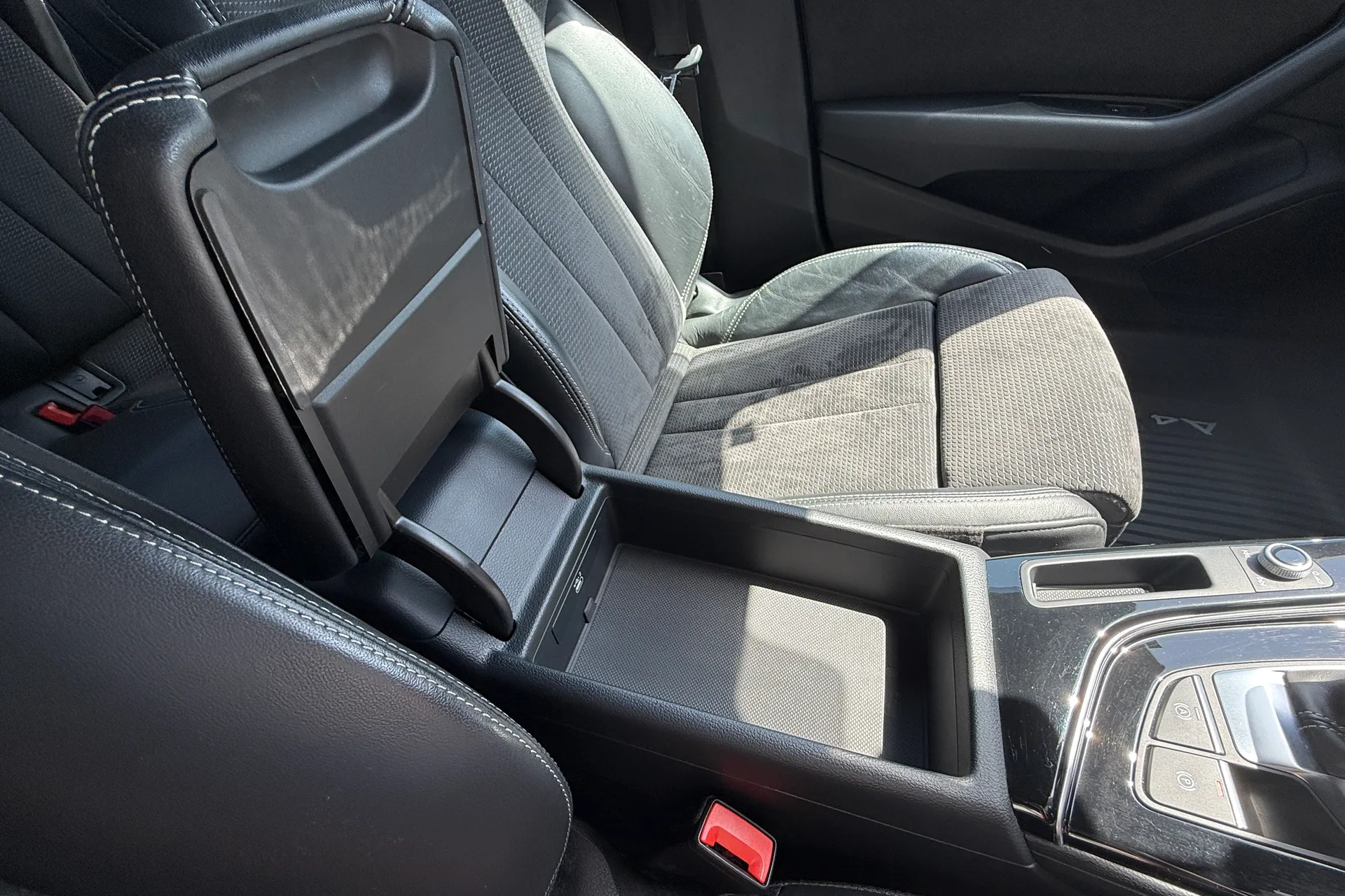 Audi A4 thumbnail image number 32