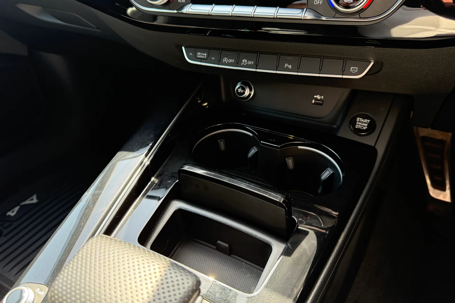 Audi A4 thumbnail image number 24